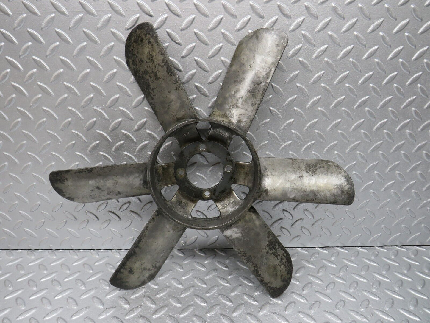 40698 Mercedes-Benz W123 300D Engine Cooling Fan 1082051006