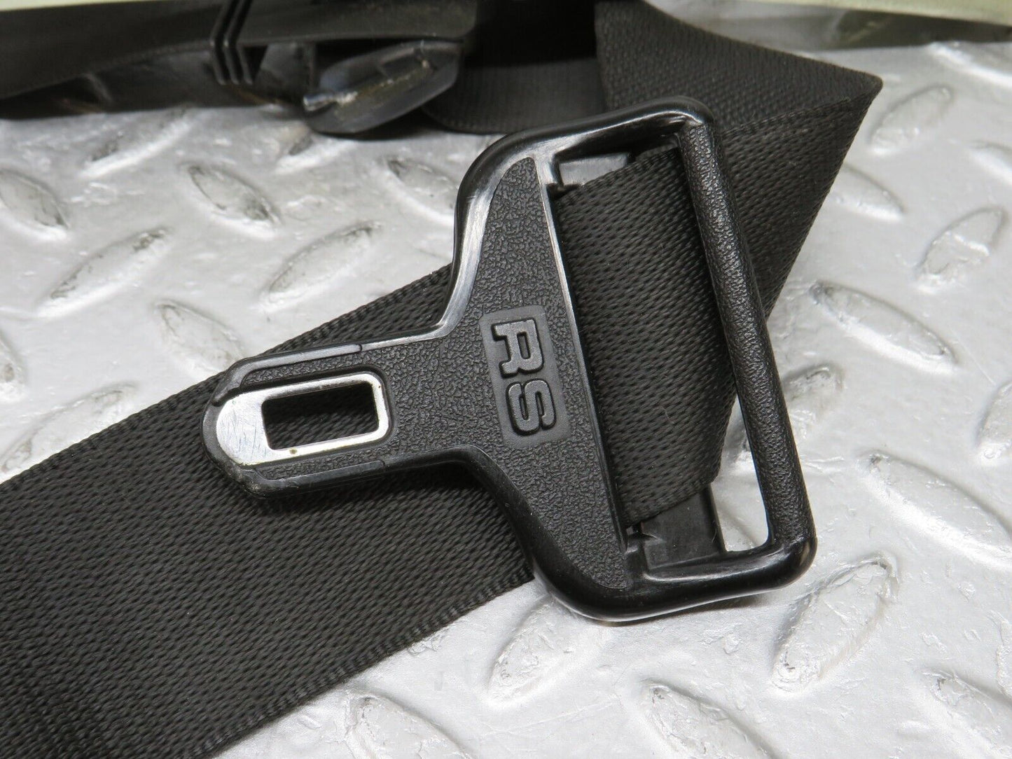 36318 Mercedes-Benz W126 420SE Front Left Seat Belt 1268604993 1268680011