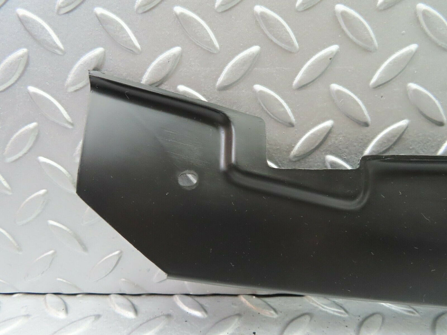 5854 Mercedes-Benz W123 200 Front Bumper Centre Filler Trim 1238853023