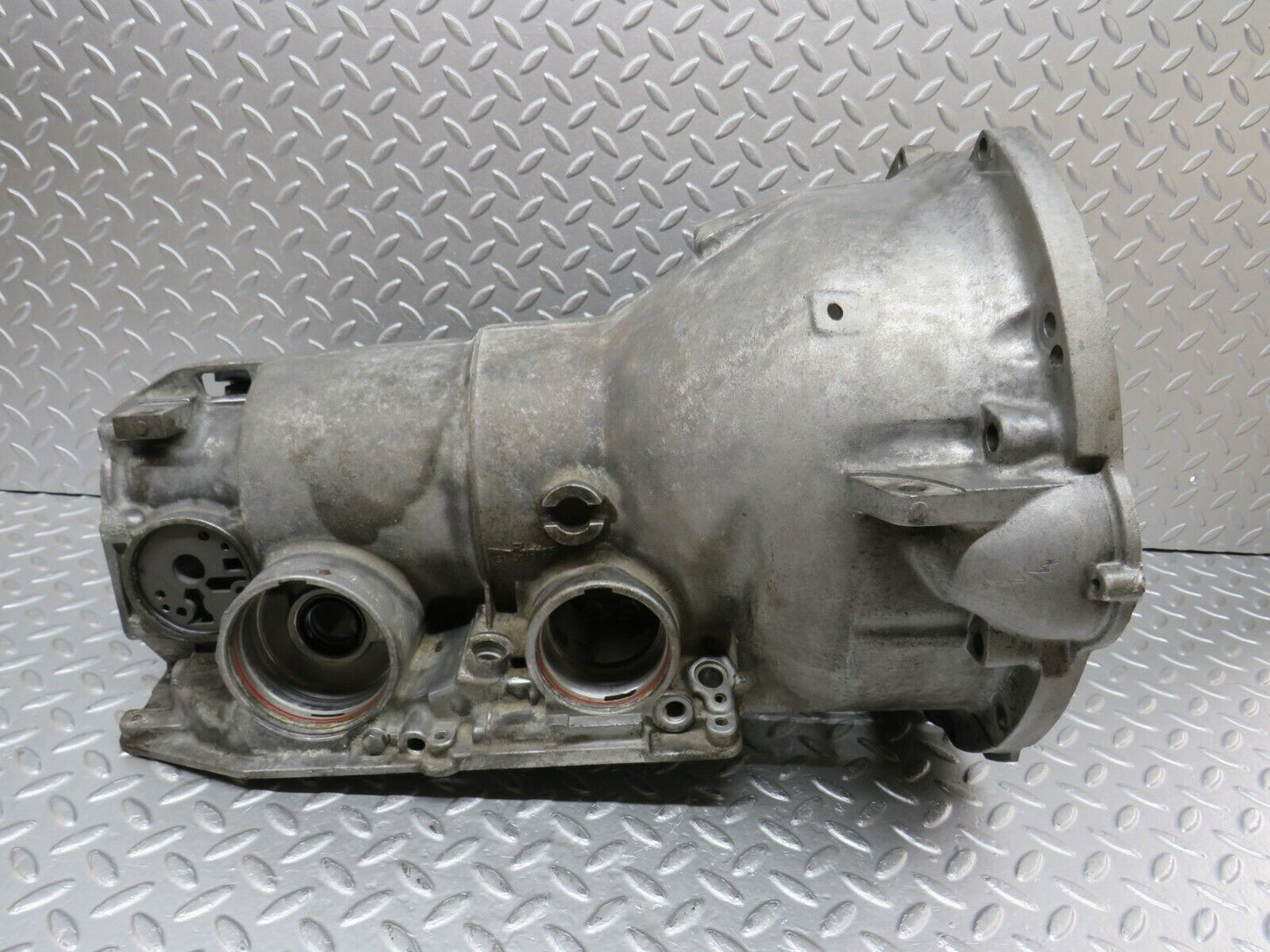 34581 Mercedes-Benz C126 380SEC Automatic Gearbox Housing 1262711701 126270360