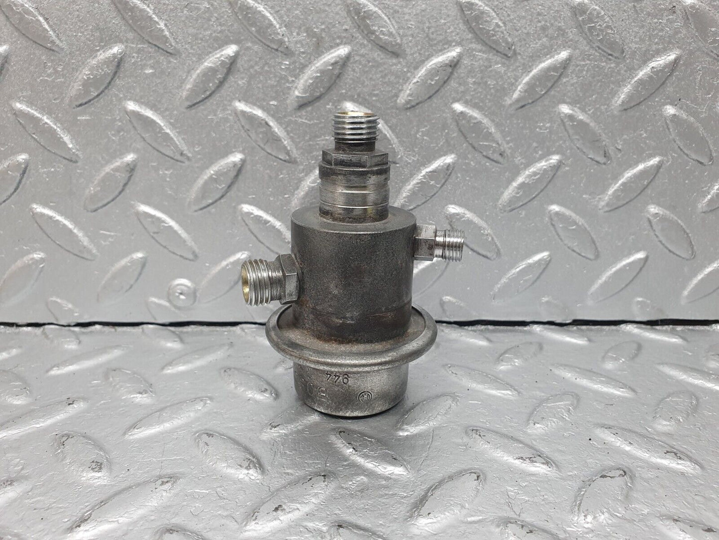 40963 Mercedes-Benz W126 300SE Fuel Pressure Regulator Bosch 0438161001