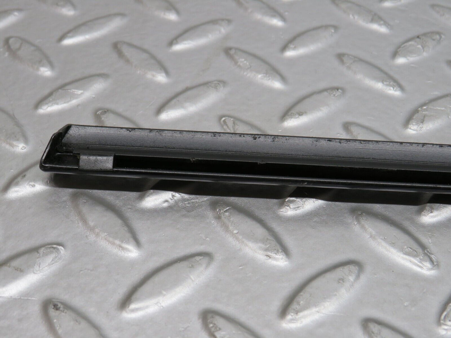 39654 Mercedes-Benz R129 320SL Coupe Left Door Window Moulding Trim
