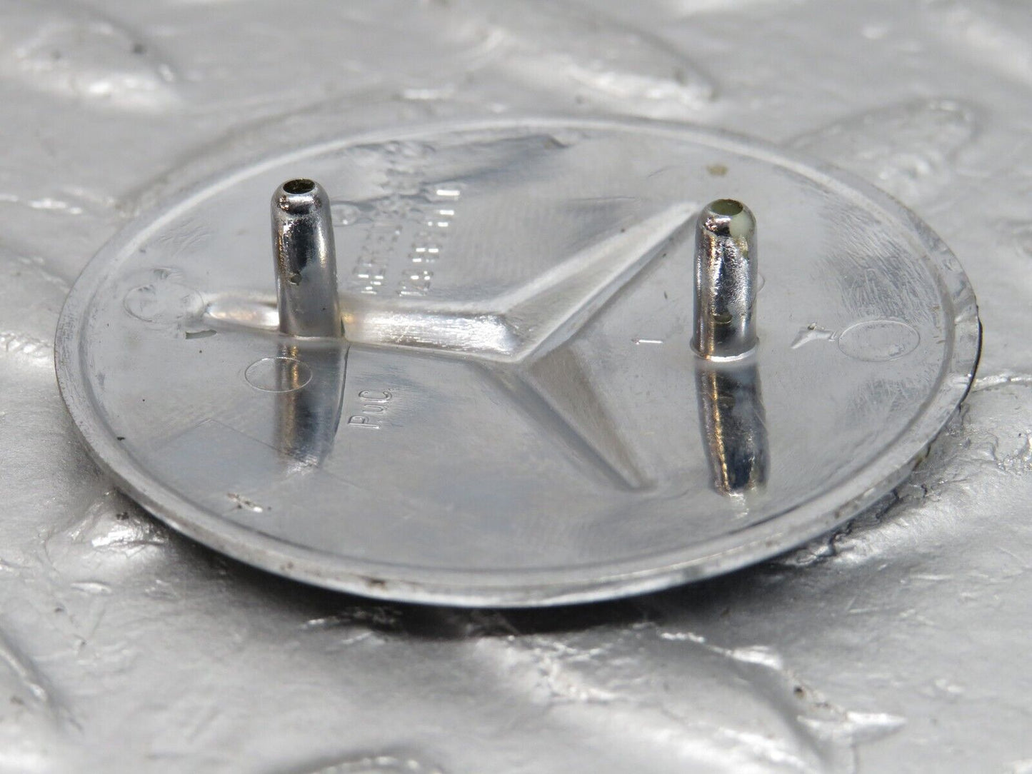 39779 Mercedes-Benz R129 320SL Coupe Bonnet Badge Emblem 1298880116