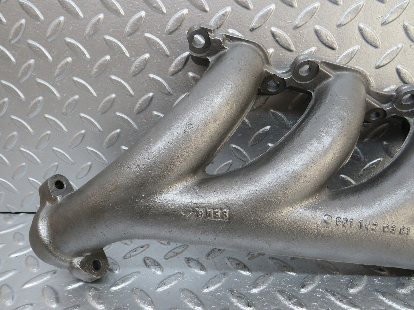 33052 Mercedes-Benz W124 200D OM601 Exhaust Manifold 6011420301