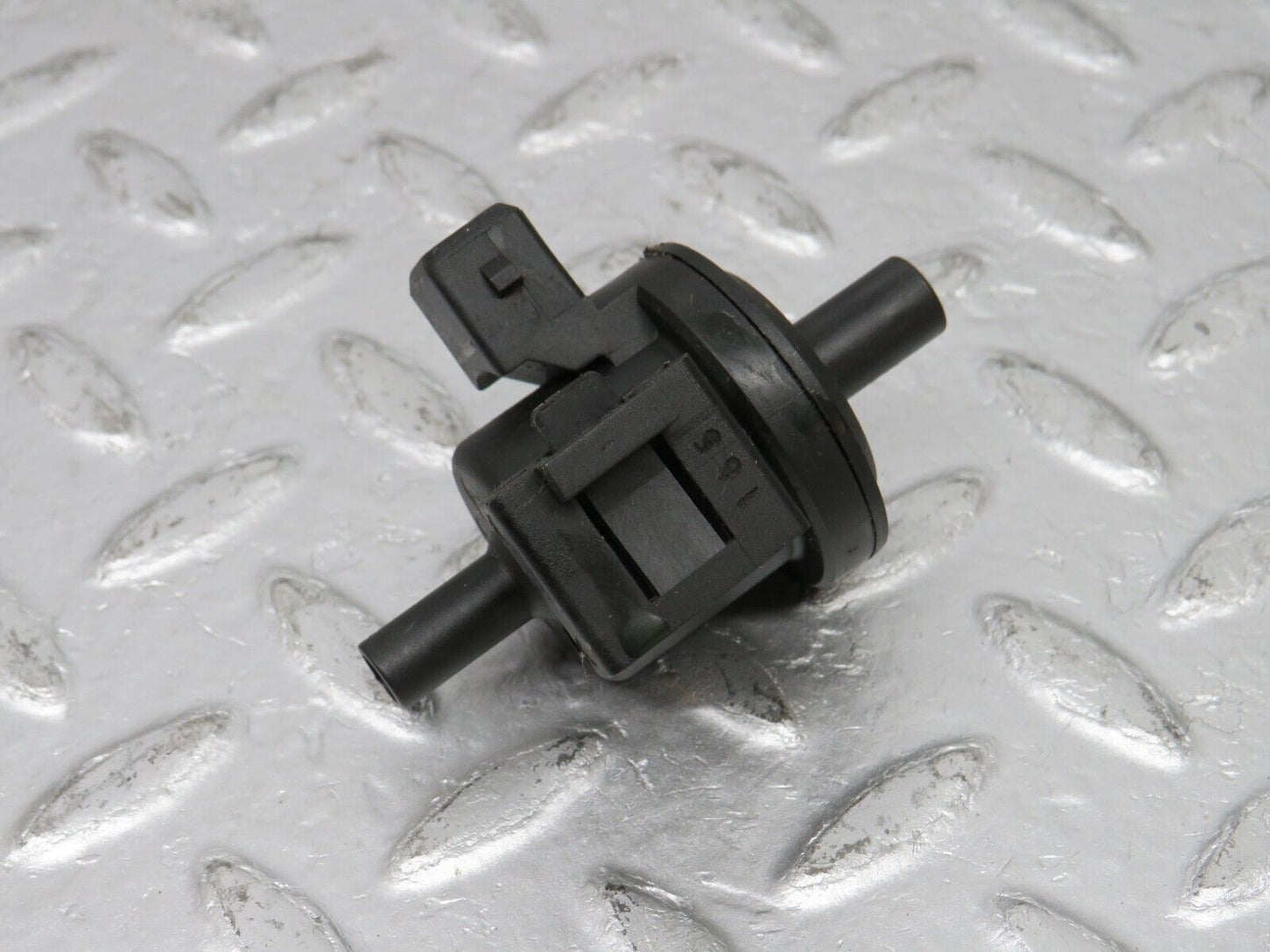33313 Mercedes-Benz W202 C180 Fuel Purge Valve 2024700093