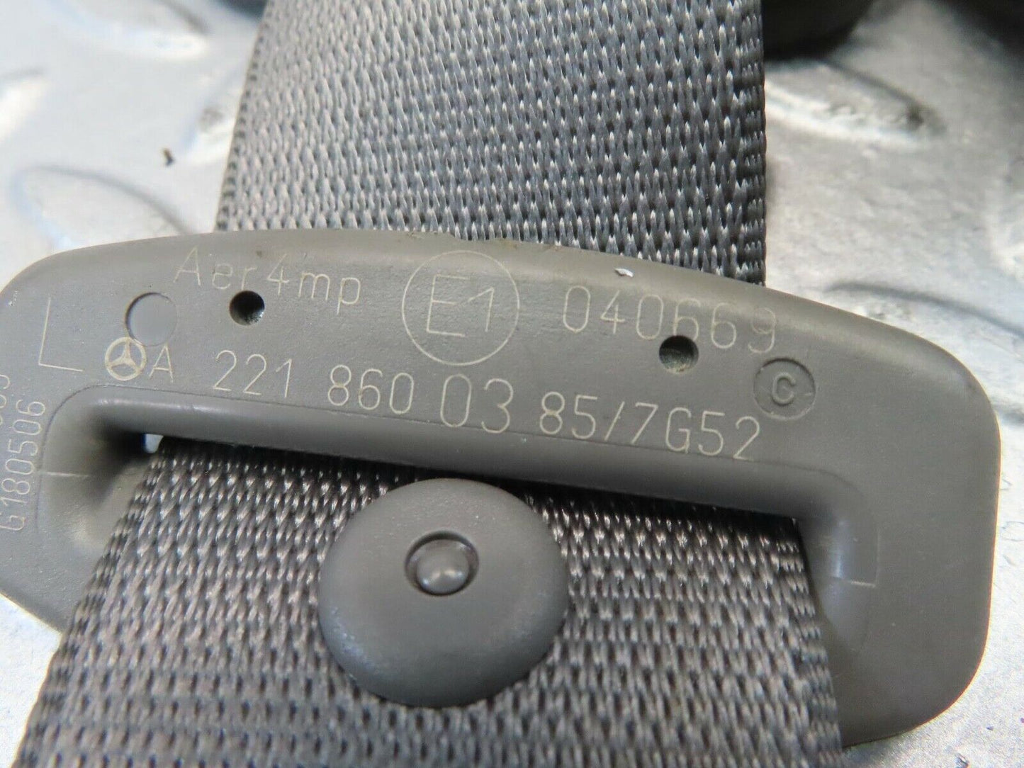 11214 Mercedes-Benz W221 S320 Rear Left Seat Belt 2218600385