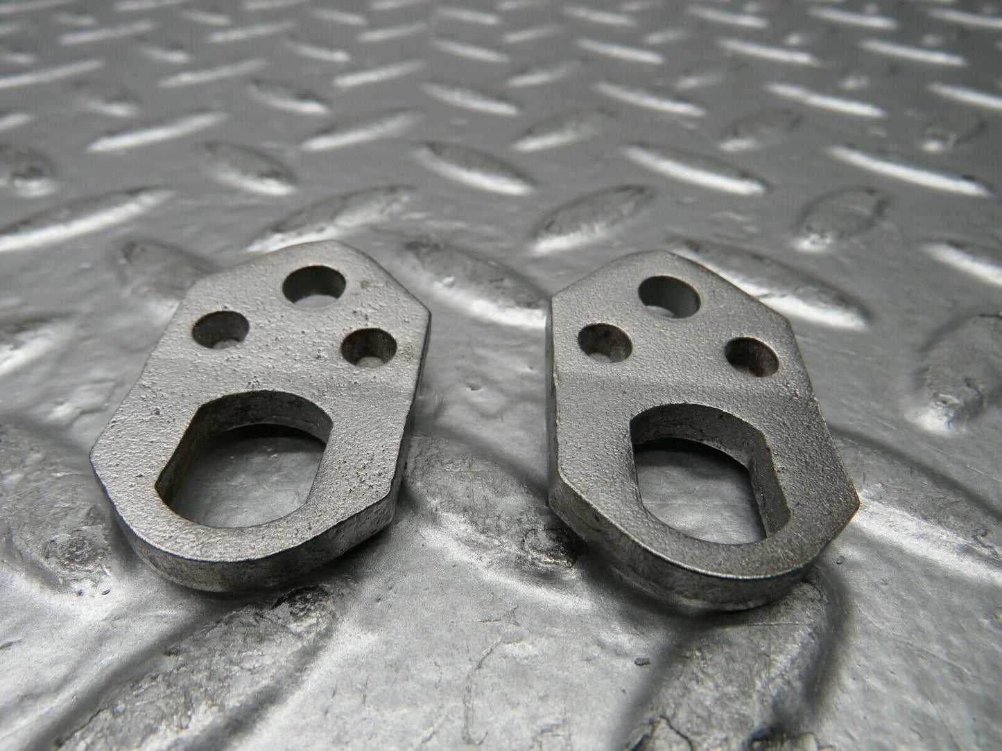 23173 Mercedes-Benz C107 450SLC Coupe Fuel Injector Bracket Pair