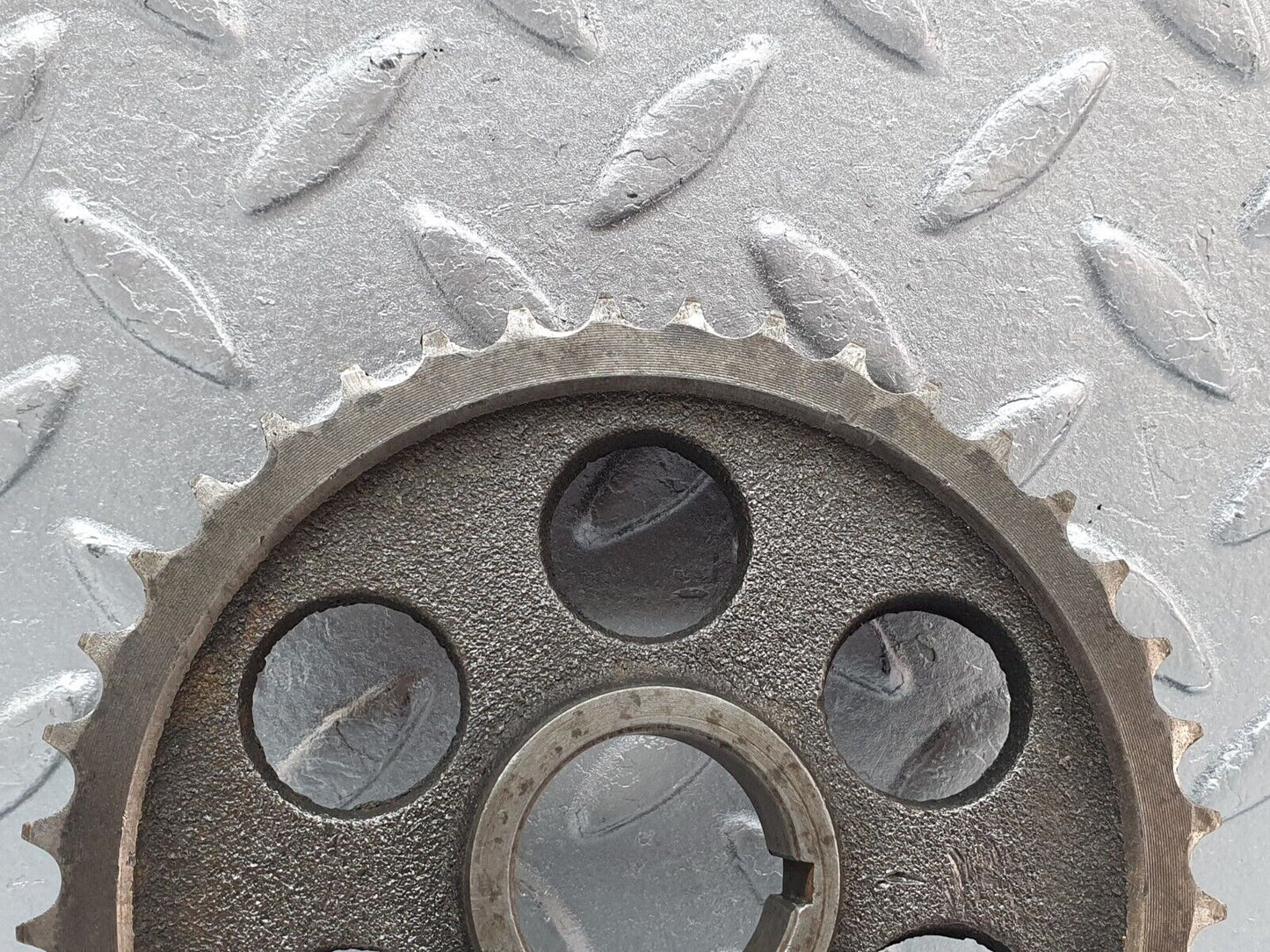 40872 Mercedes-Benz W123 240D Camshaft Timing Gear