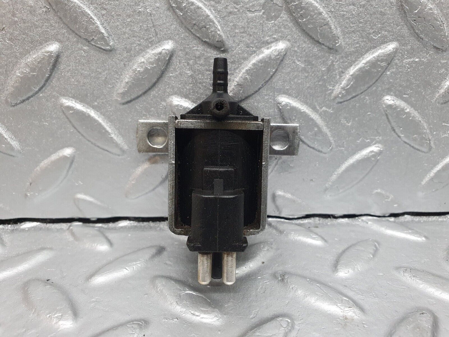 40947 Mercedes-Benz W126 300SE Vacuum Solenoid Binder 0015408697