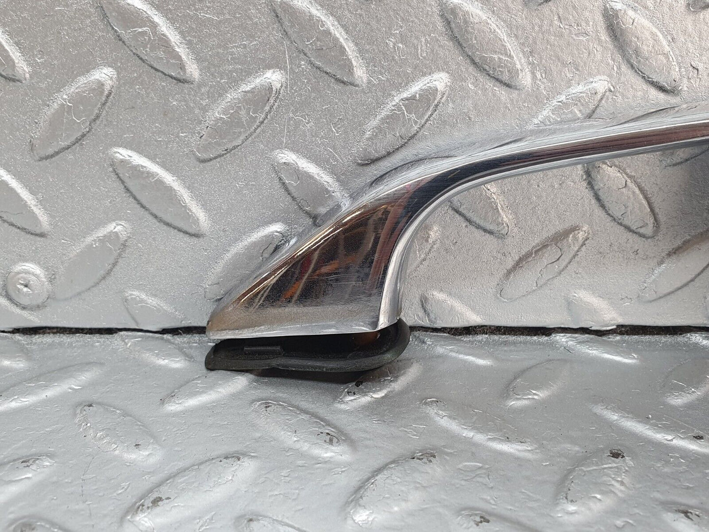 43160 Mercedes-Benz W108 280SE Front Left Door Exterior Handle No Key 1087661301 1087660905 1087661105