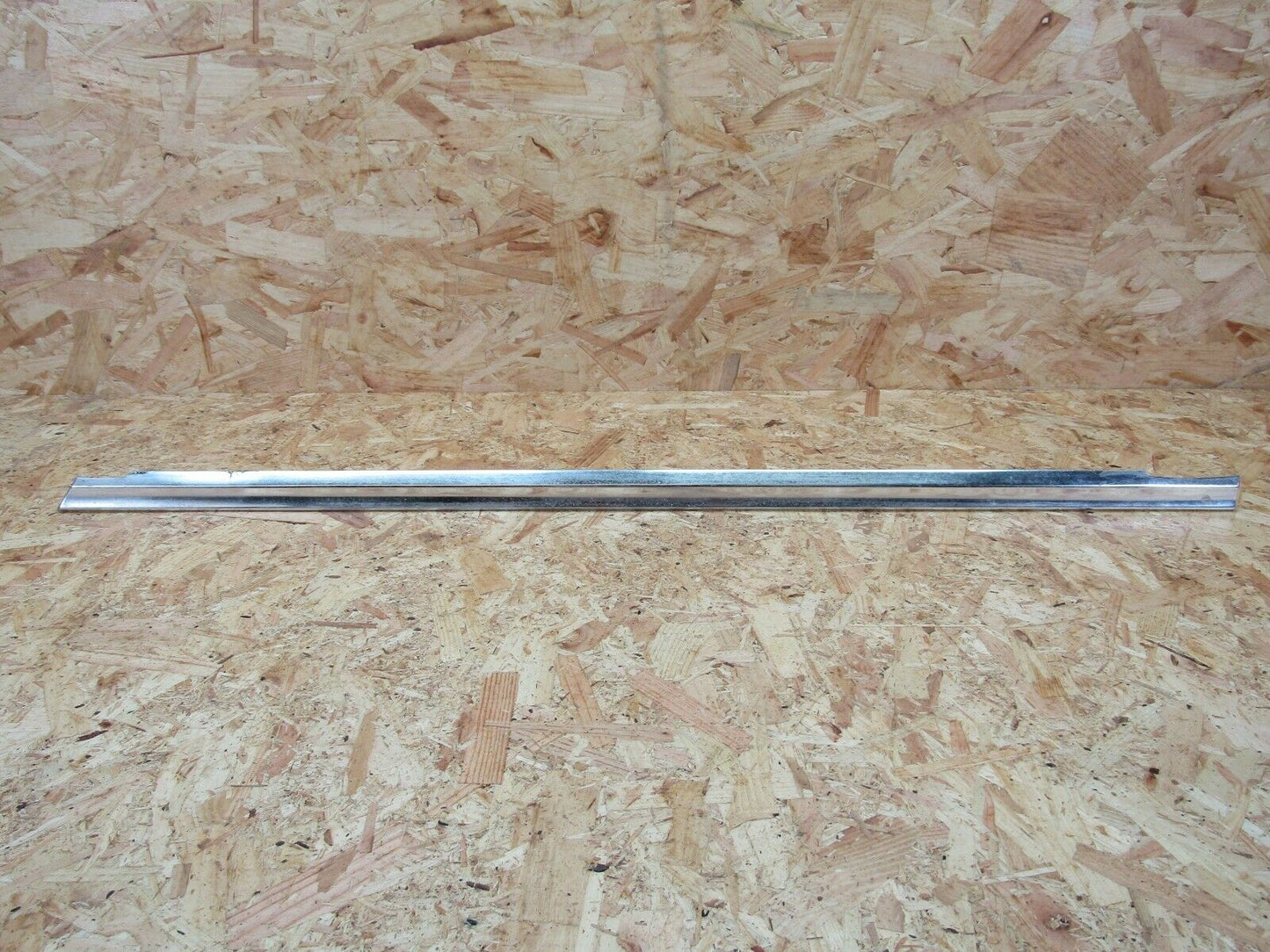 2133 Mercedes-Benz W116 350SE Front Left Door Chrome Trim