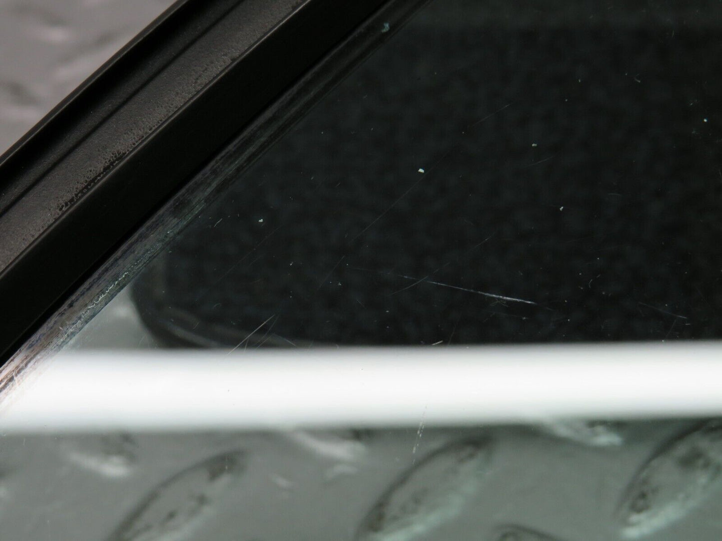 39068 Mercedes-Benz W201 190E Rear Right Quarter Window Glass 2017350624