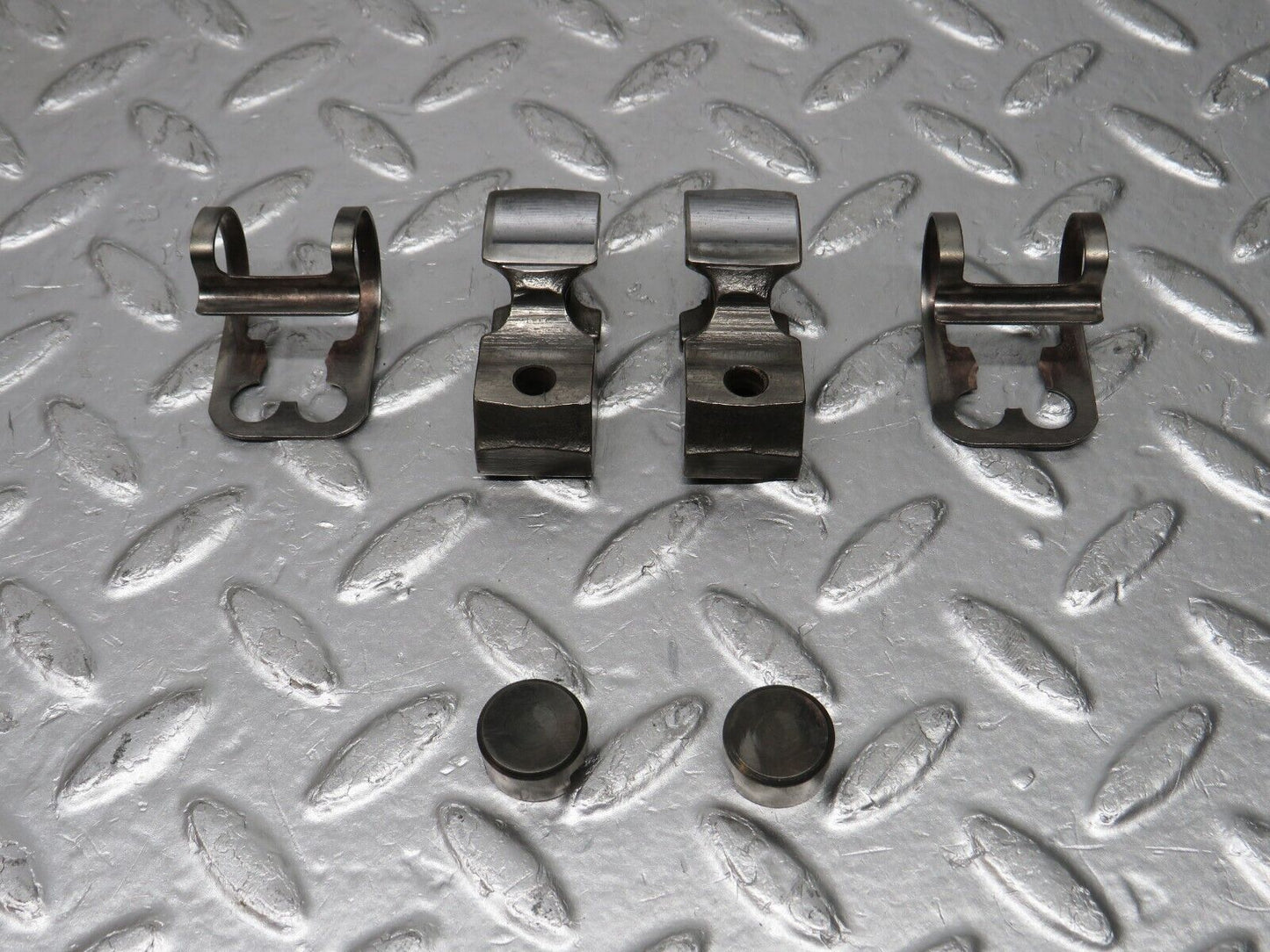 33002 Mercedes-Benz C107 R107 350 V8 Valve Rocker Arm With Spring & Tappet