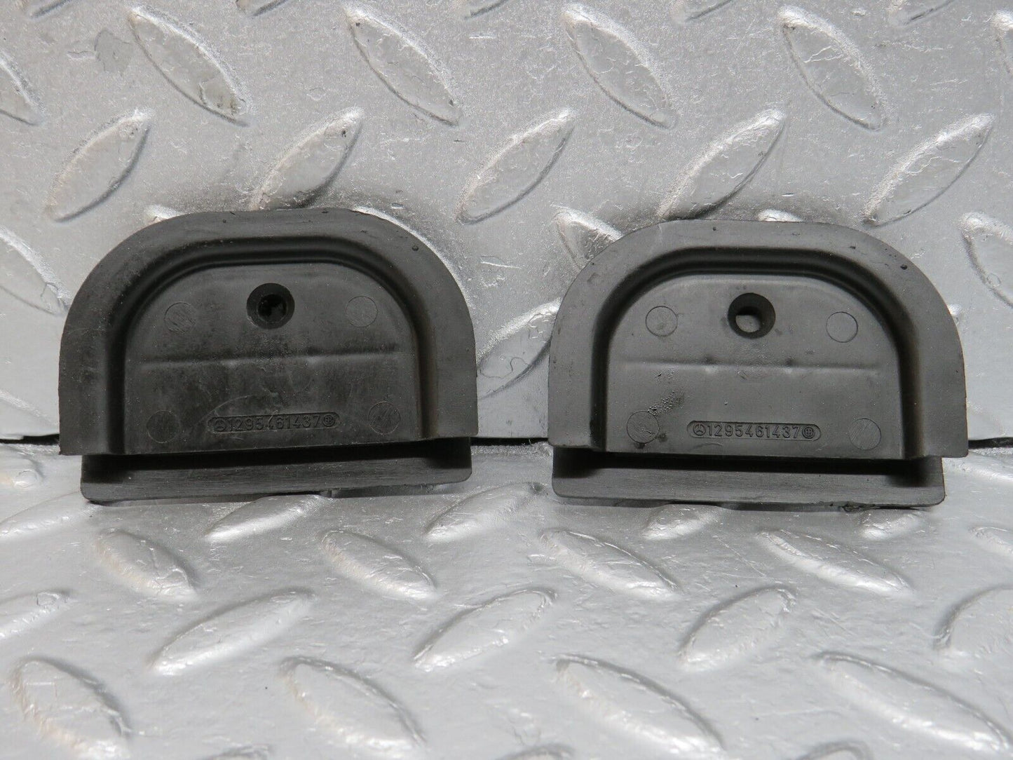 39766 Mercedes-Benz R129 320SL Coupe Front Panel Grommet 2x 1295461437