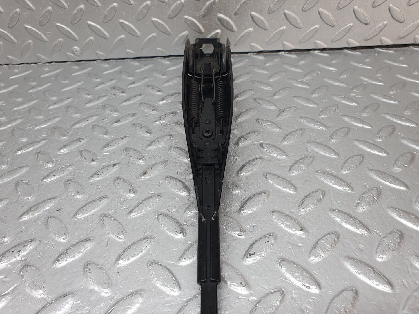 41586 Mercedes-Benz W124 200E Wiper Arm