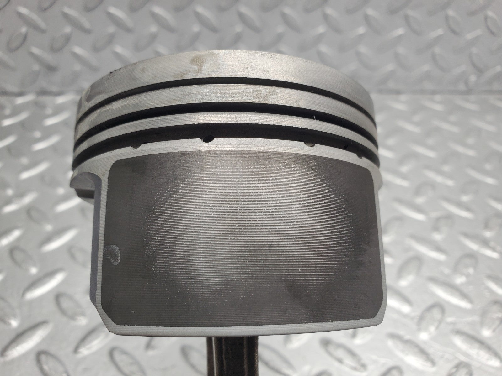 W124 Wagon piston with connecting rod used OEM