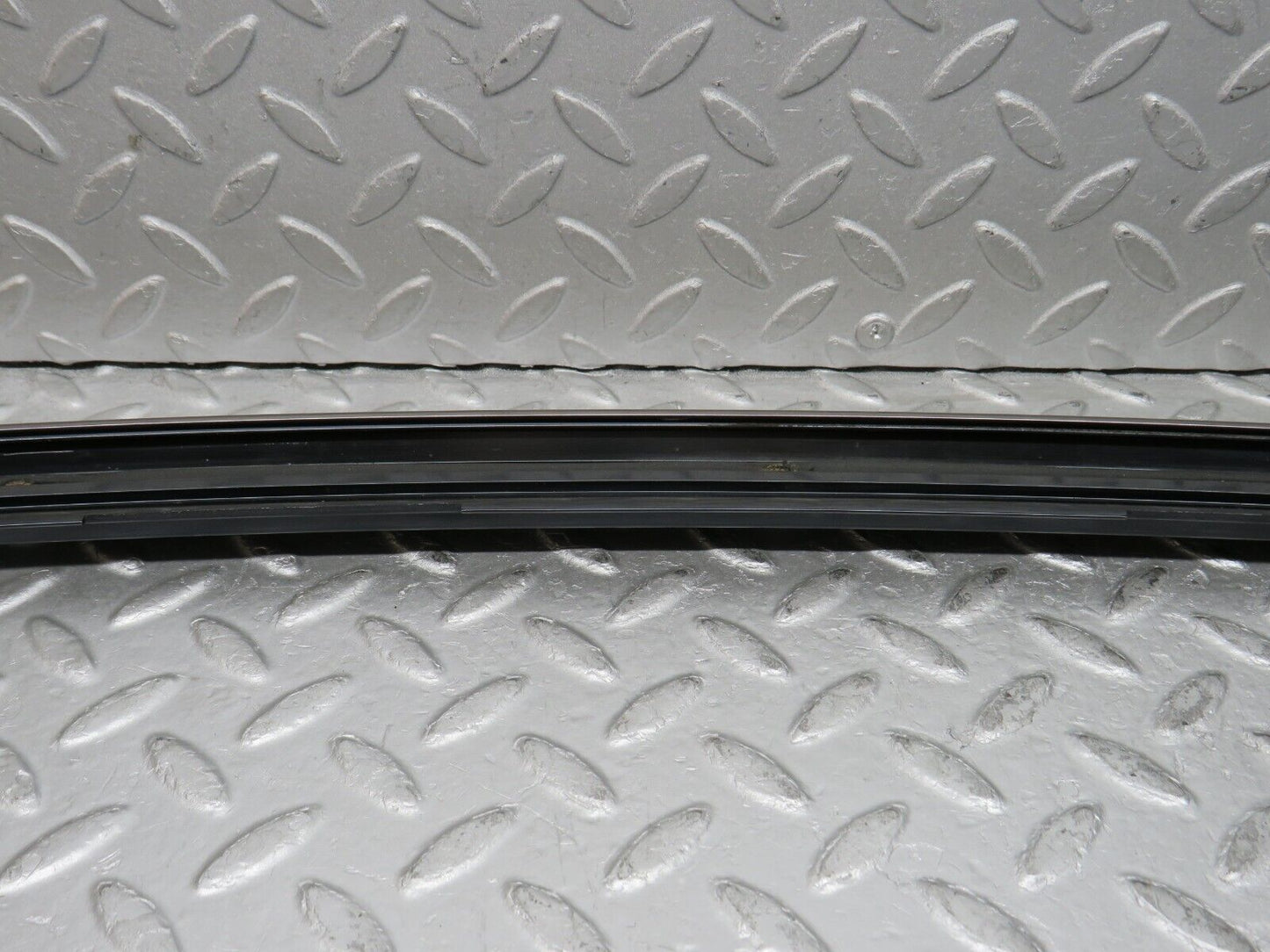 37889 Mercedes-Benz A124 320E Cabriolet Windscreen Top Moulding Trim