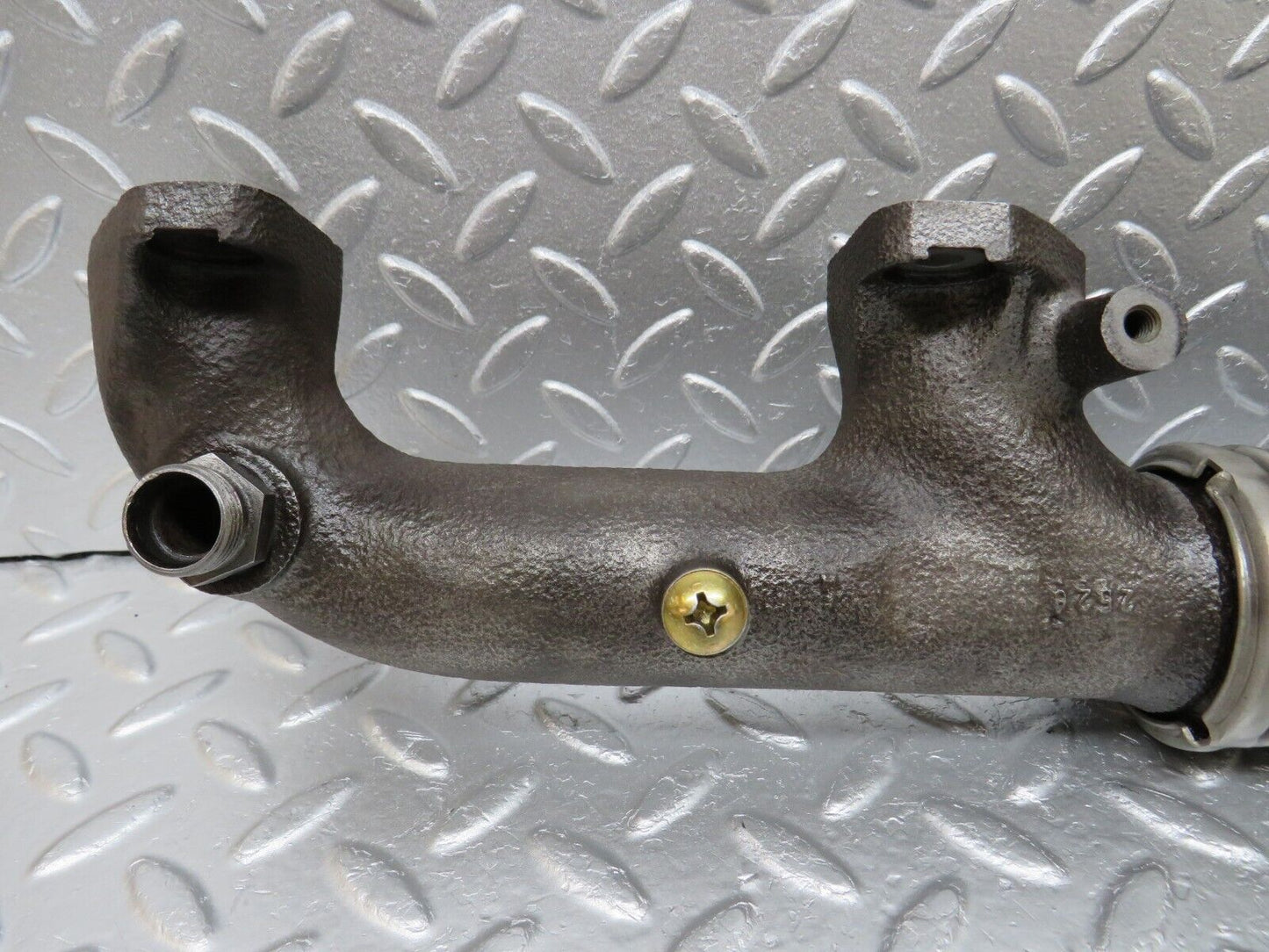 34637 Mercedes-Benz C126 380SEC Exhaust Manifold Left 1161420502 1161420802