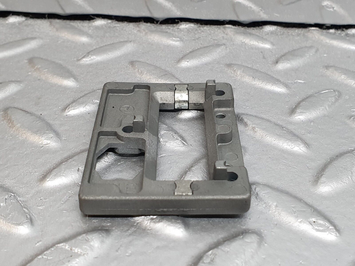 42082 Mercedes-Benz W202 C200 Rear View Mirror Bracket