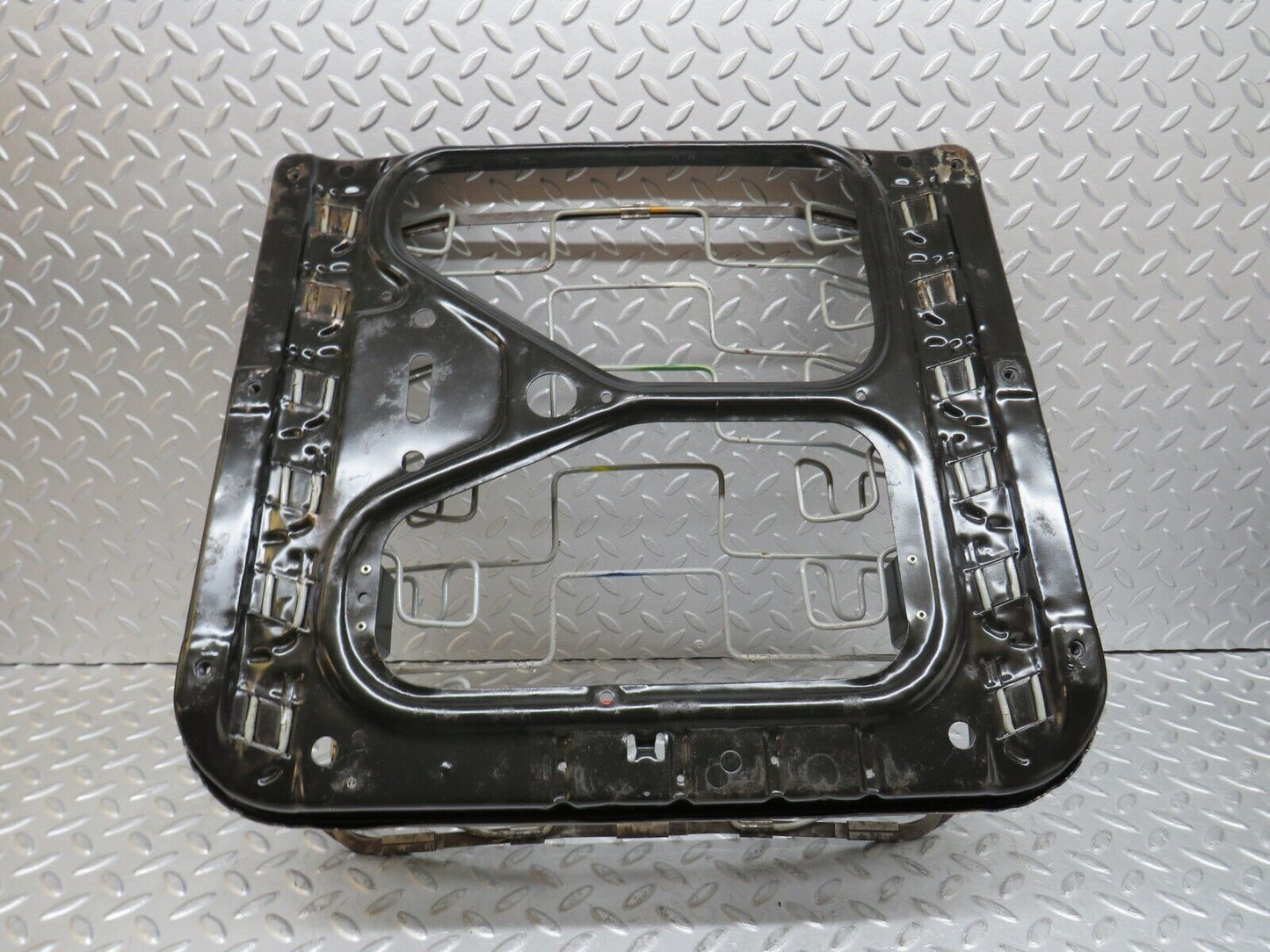 37155 Mercedes-Benz C126 420SEC Coupe Front Left Passenger Seat Base