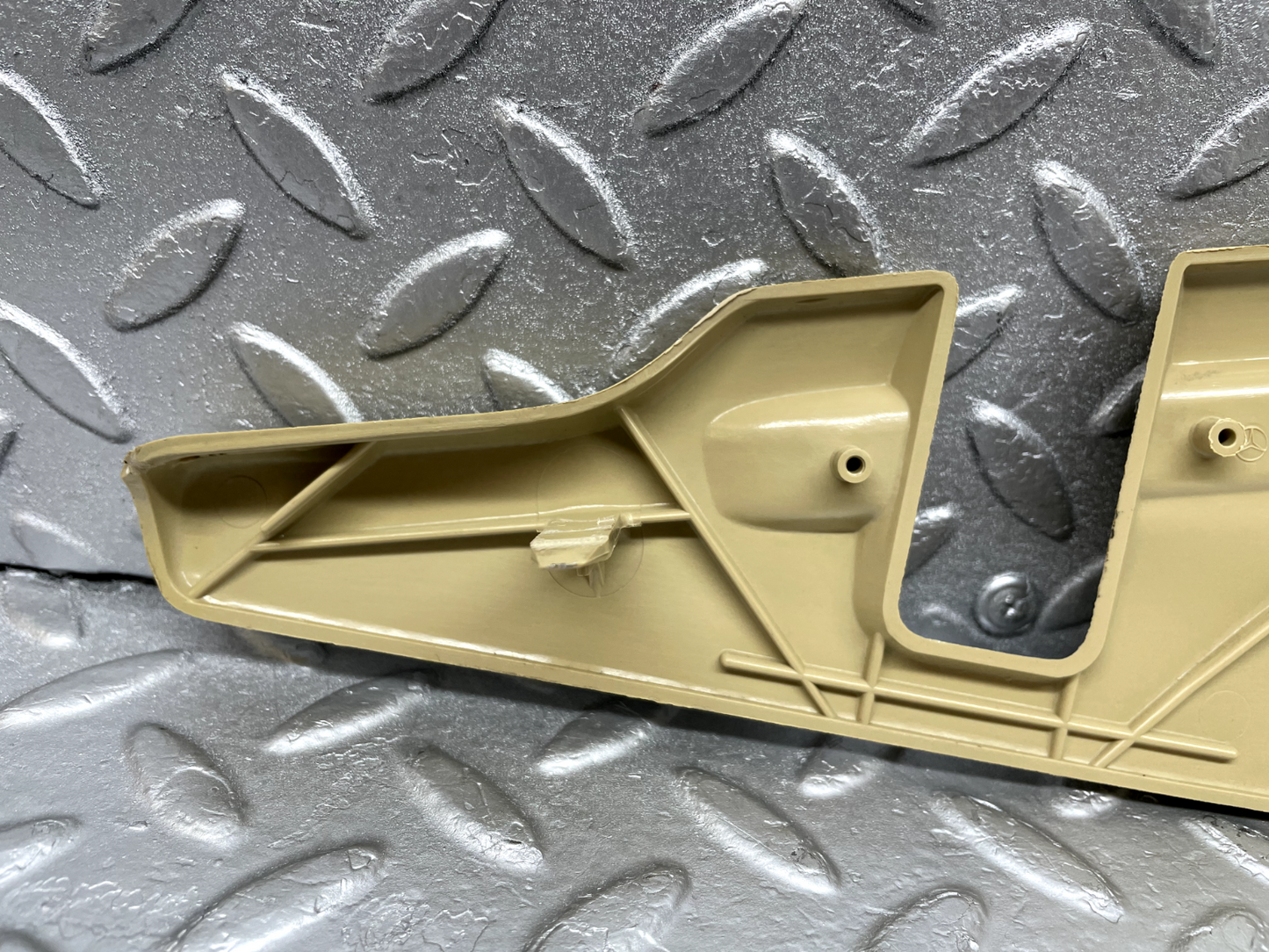 44280 Mercedes-Benz W123 280E Front Right Seat Cover Trim Beige 1239100618