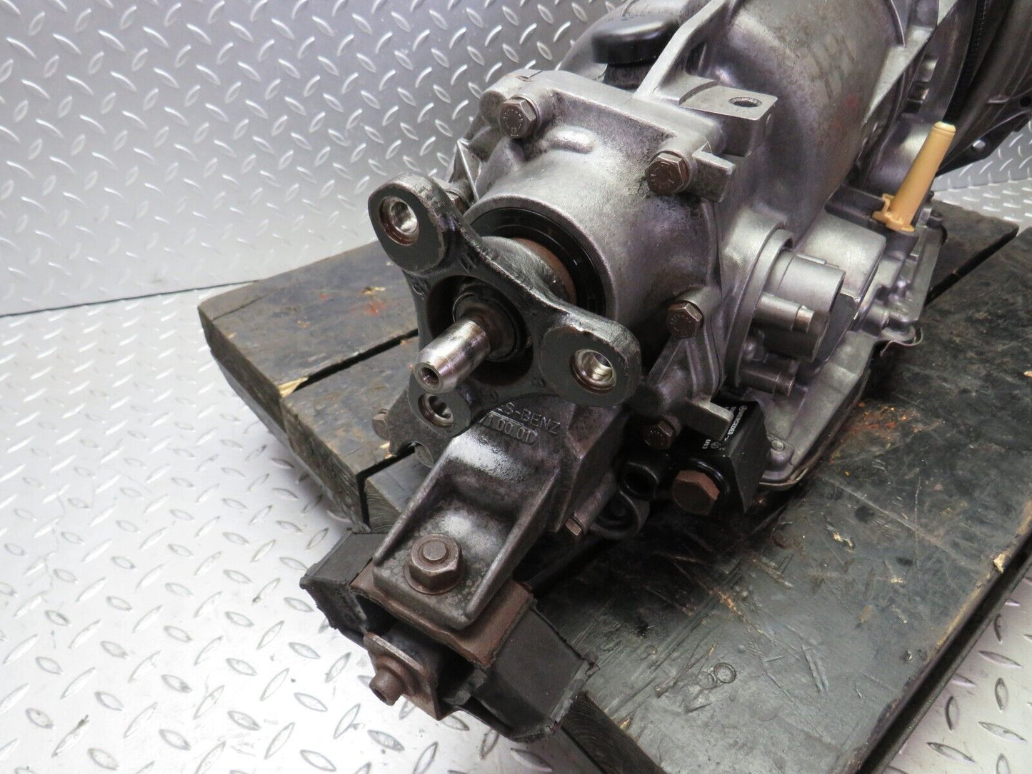 25640 Mercedes-Benz W123 200 Automatic Gearbox 722.406 1232706701 1232711801