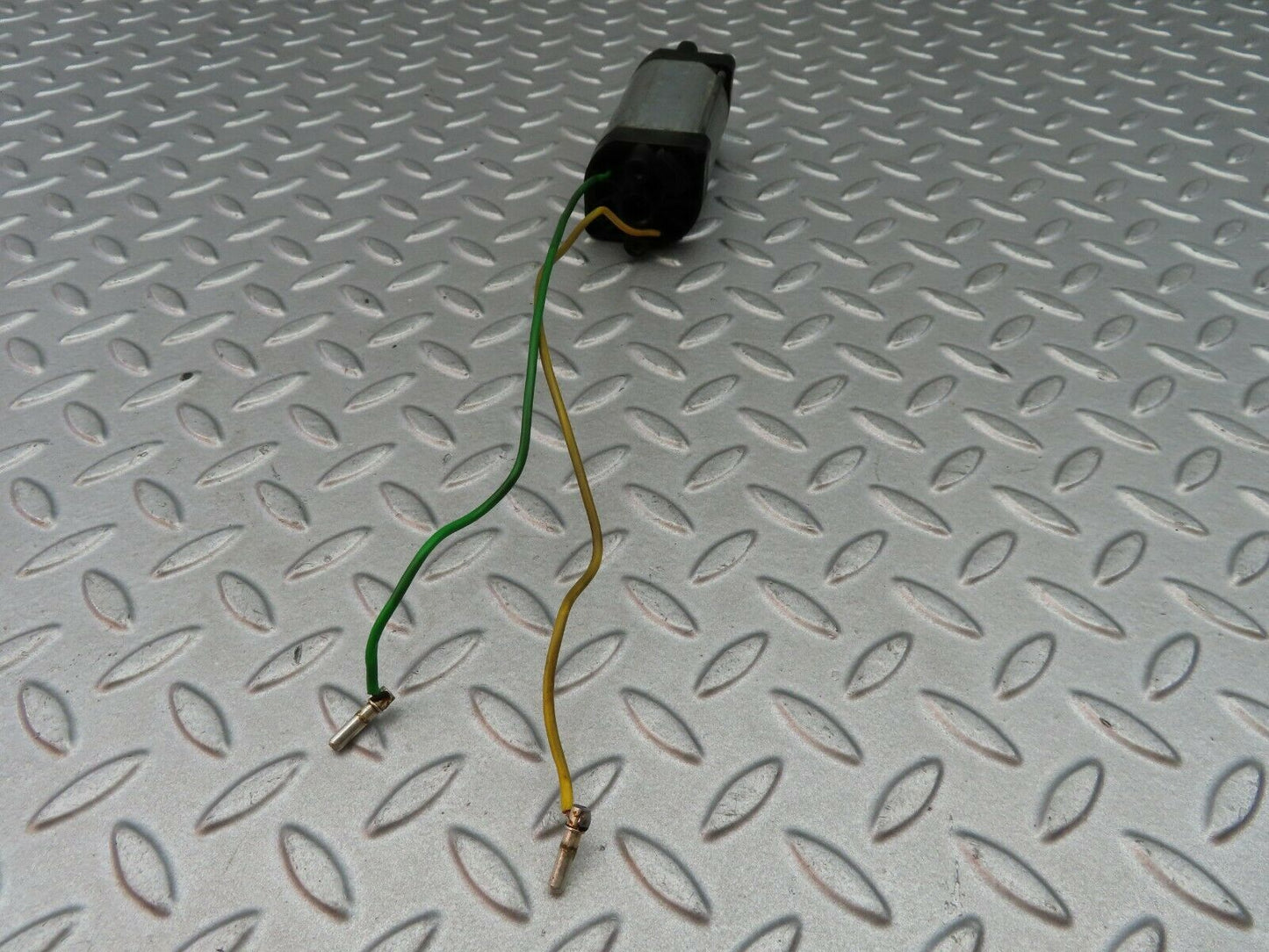 6228 Mercedes-Benz W126 380SE Seat Adjustment Motor Bosch 0130008006