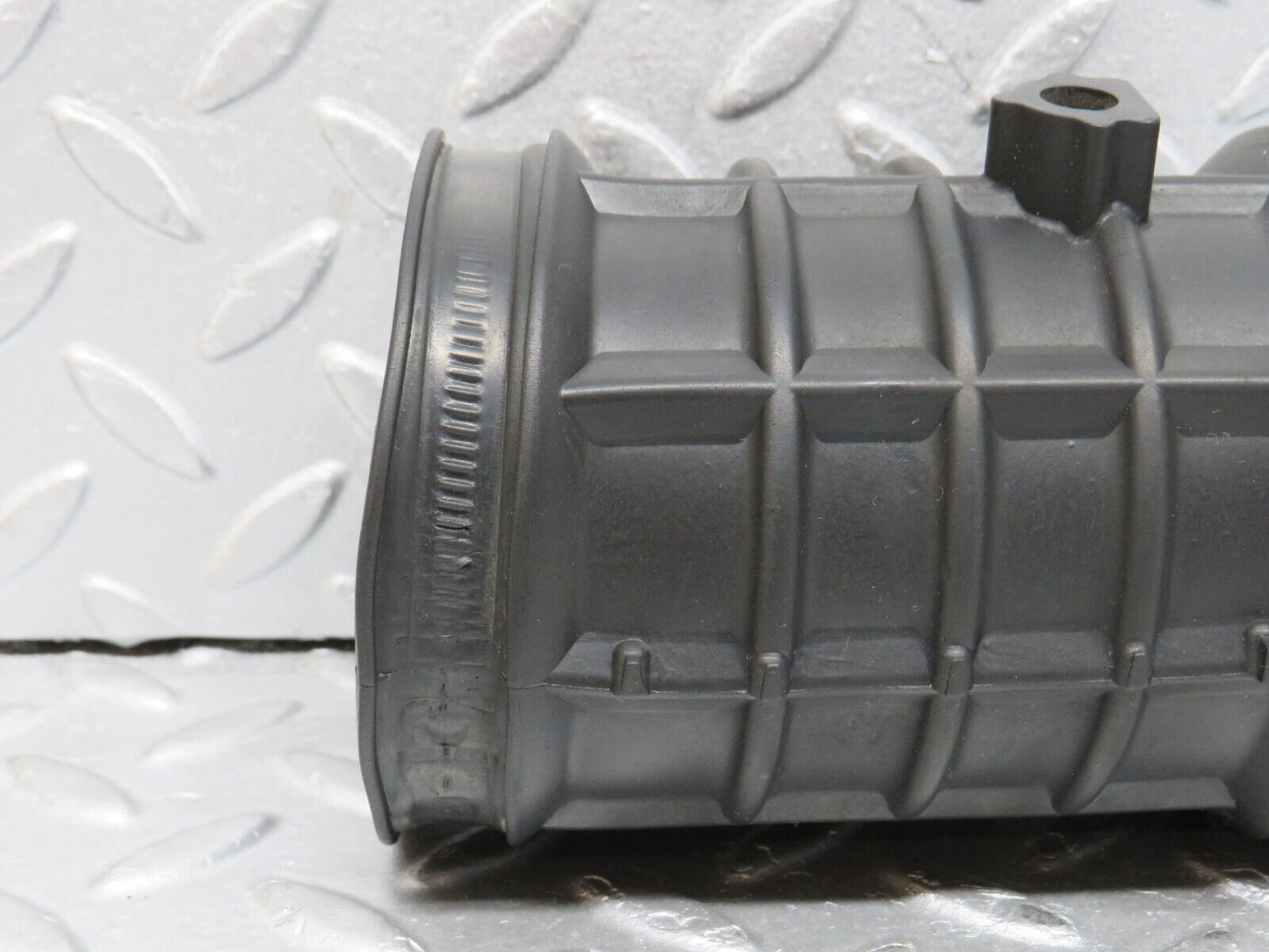 38122 Mercedes-Benz A124 320E Cabriolet Air Intake Pipe 1041410990