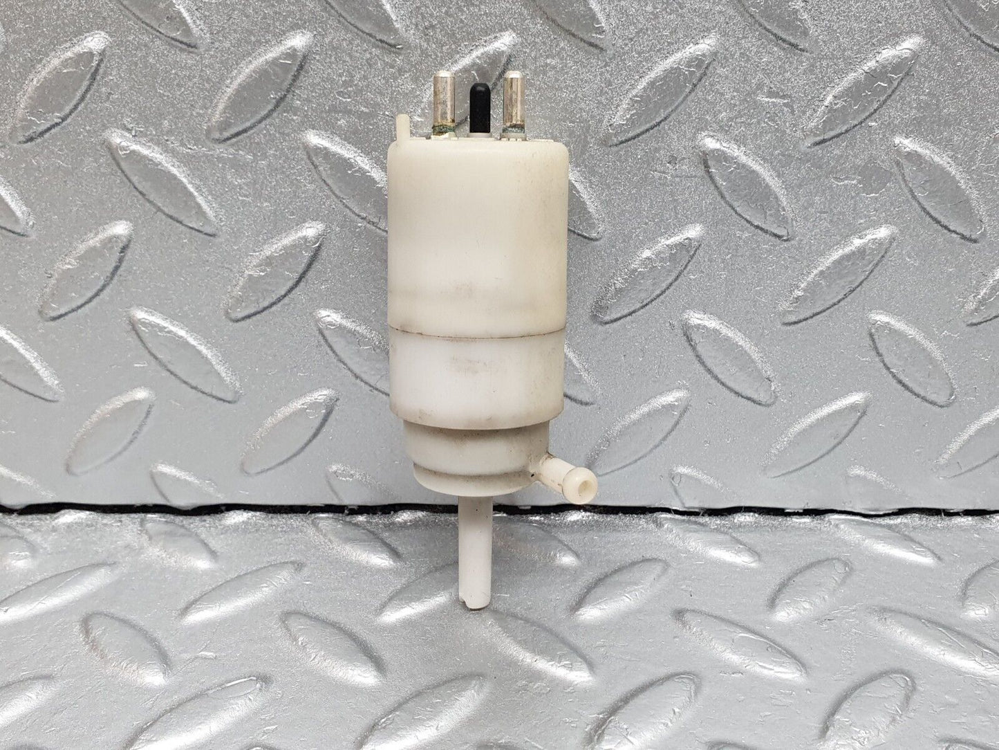 41652 Mercedes-Benz W124 200E Windscreen Washer Pump Hella 1248690221