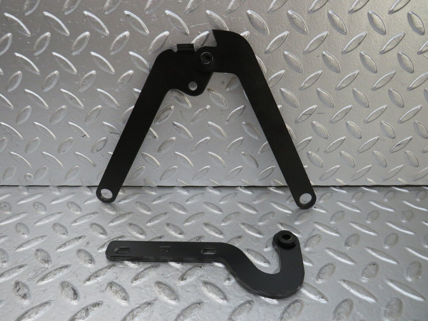 26282 Mercedes-Benz W116 450SE Bonnet Hinge Right Side