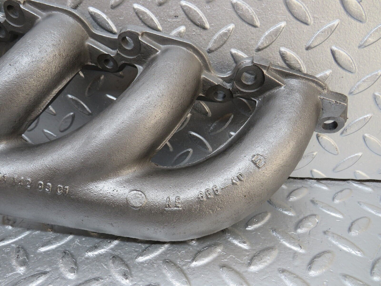 33052 Mercedes-Benz W124 200D OM601 Exhaust Manifold 6011420301