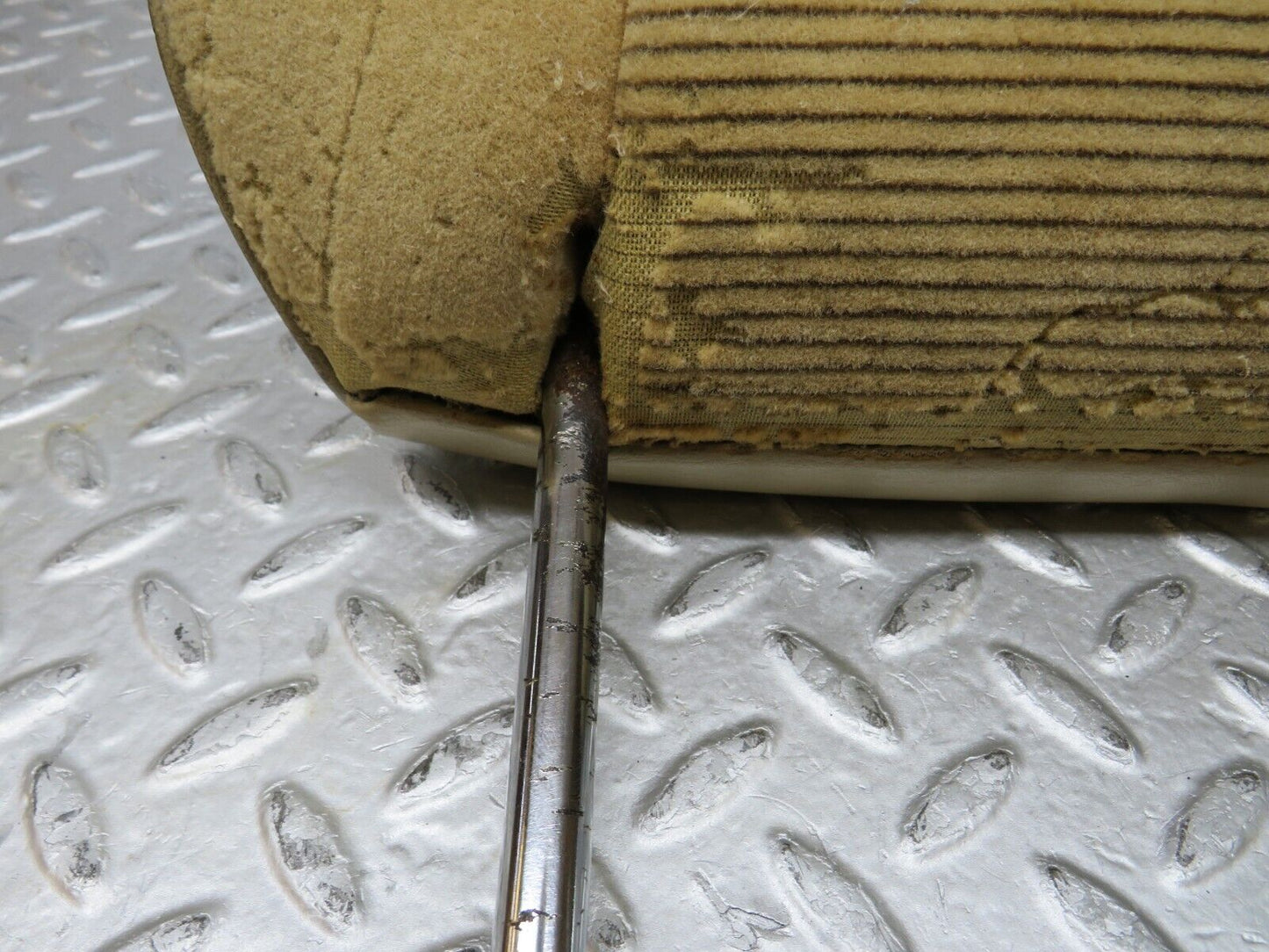 37079 Mercedes-Benz C126 420SEC Coupe Right Headrest