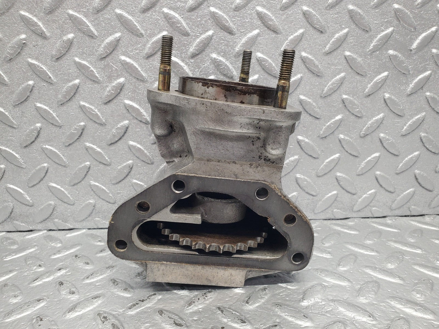W112 injection pump drive housing used OEM
