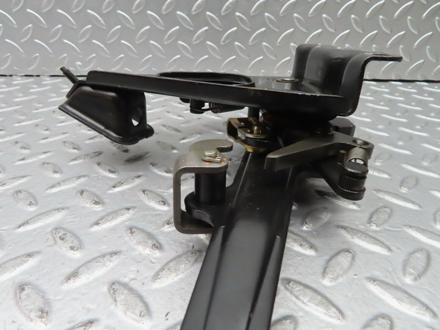21573 Mercedes-Benz W126 300SE Handbrake Regulator
