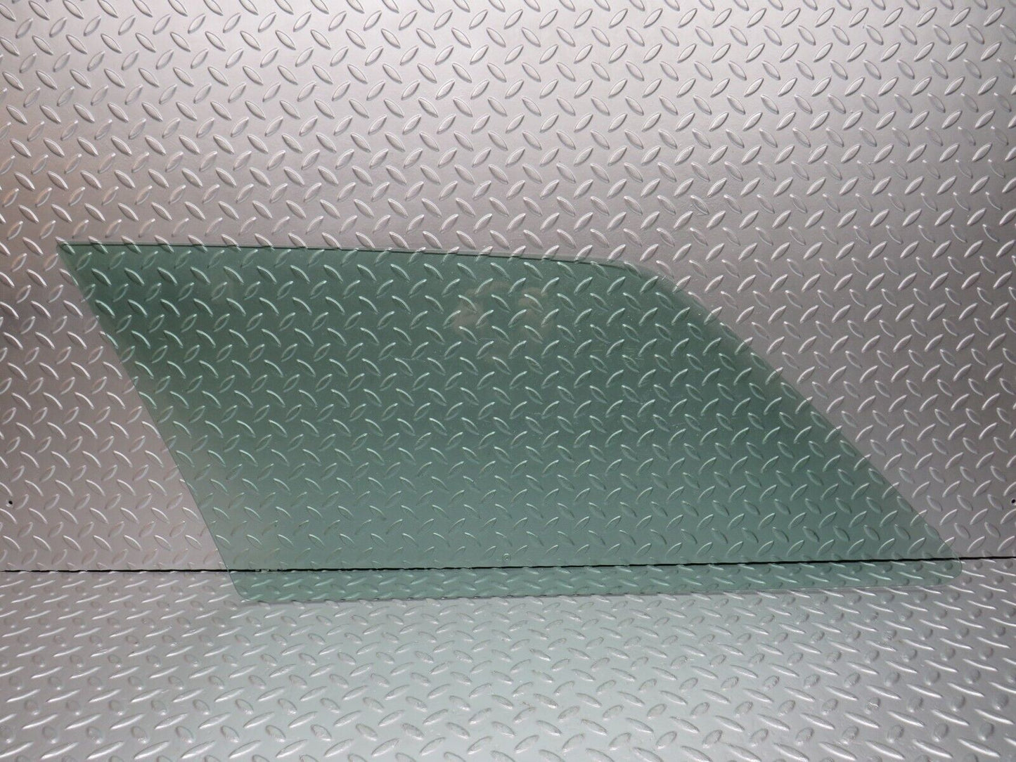 31448 Mercedes-Benz S124 220TE Wagon Rear Right Trunk Quarter Window Glass