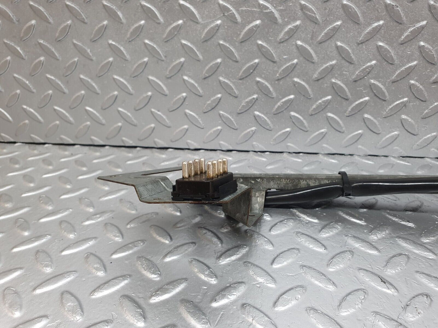 43749 Mercedes-Benz C126 380SEC Coupe Seat Belt Presenter Left 0008600082 0132004300 0008201915