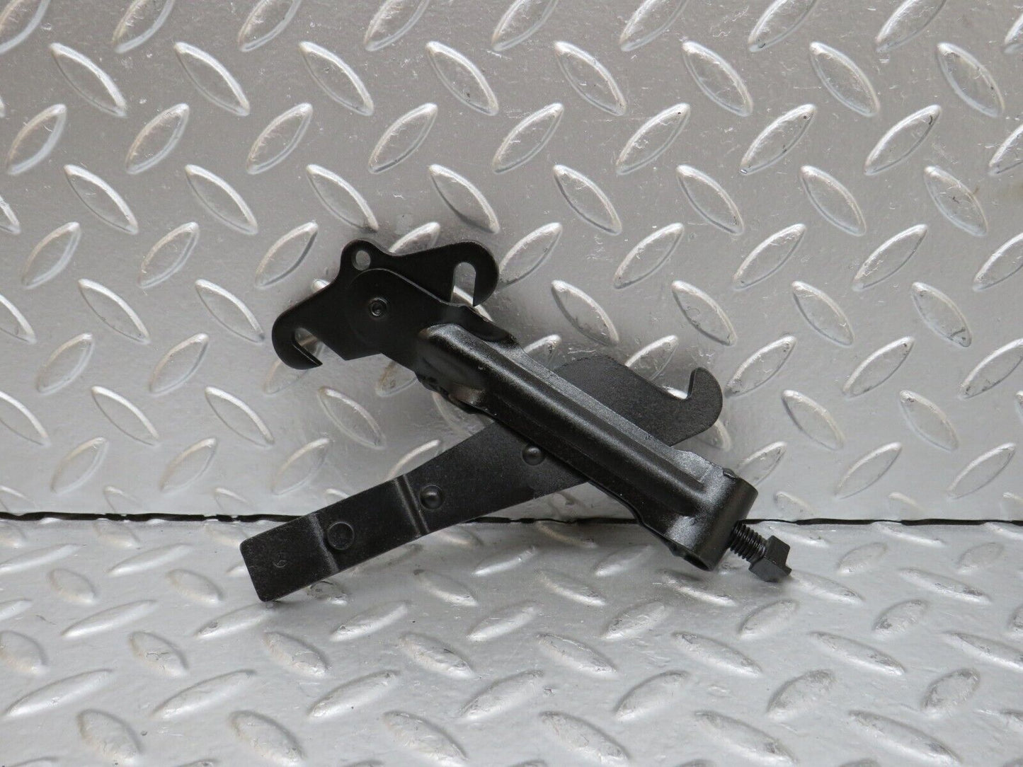27921 Mercedes-Benz W123 280E Handbrake Adjusting Handbrake Regulator