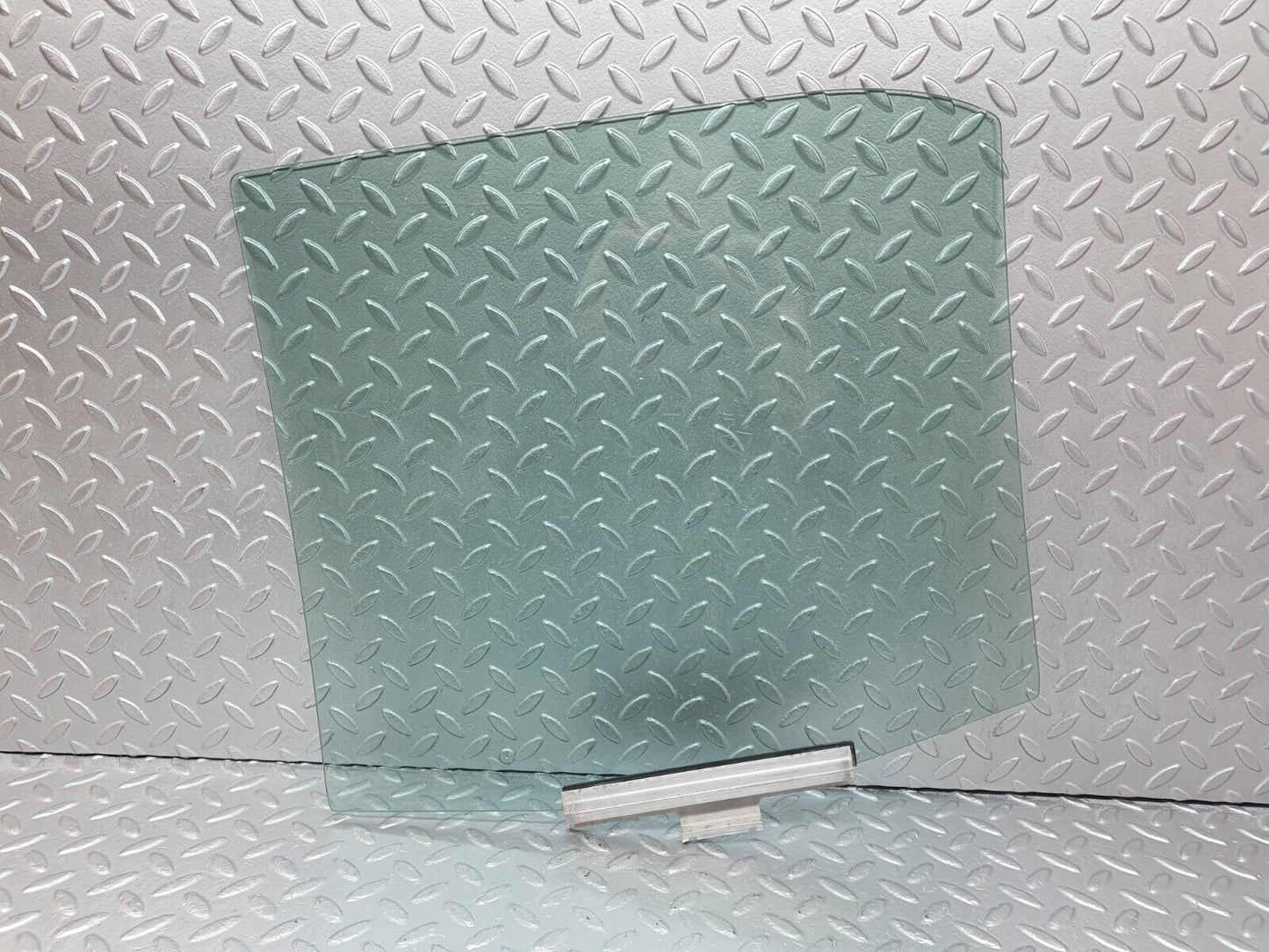 42816 Mercedes-Benz W201 190 2.0L Rear Right Door Window Glass