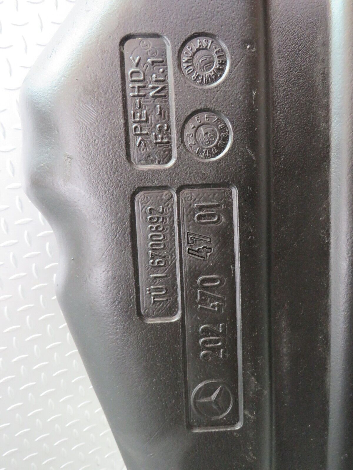 33519 Mercedes-Benz W202 C180 Fuel Tank Plastic 2024704701