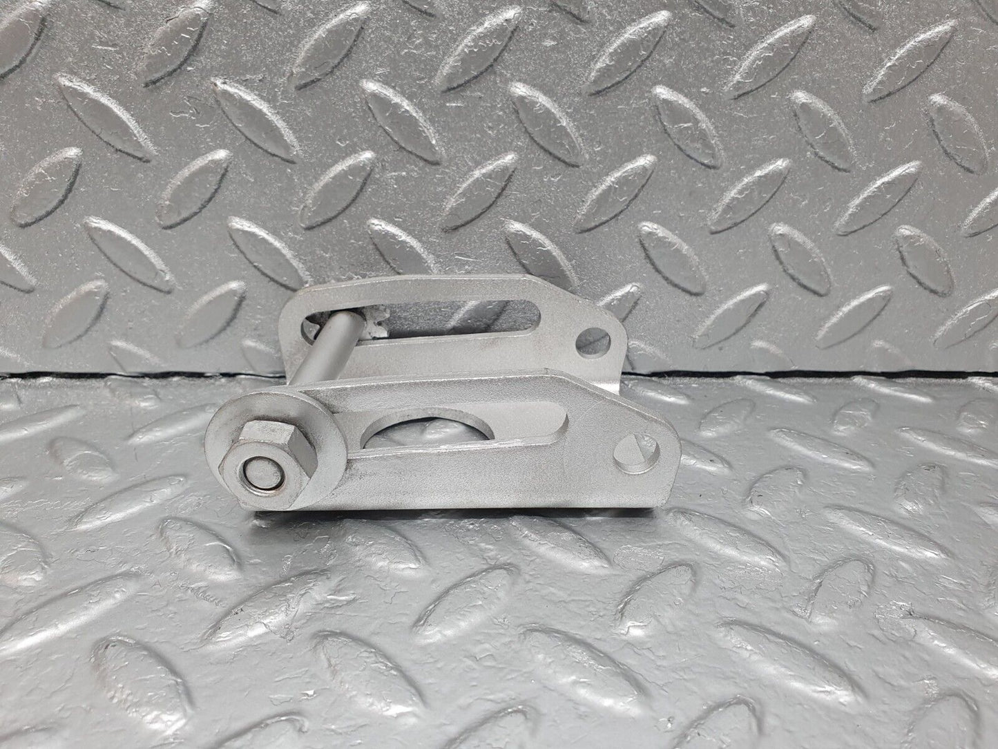 43102 Mercedes-Benz S123 200T Wagon Alternator Holder Bracket