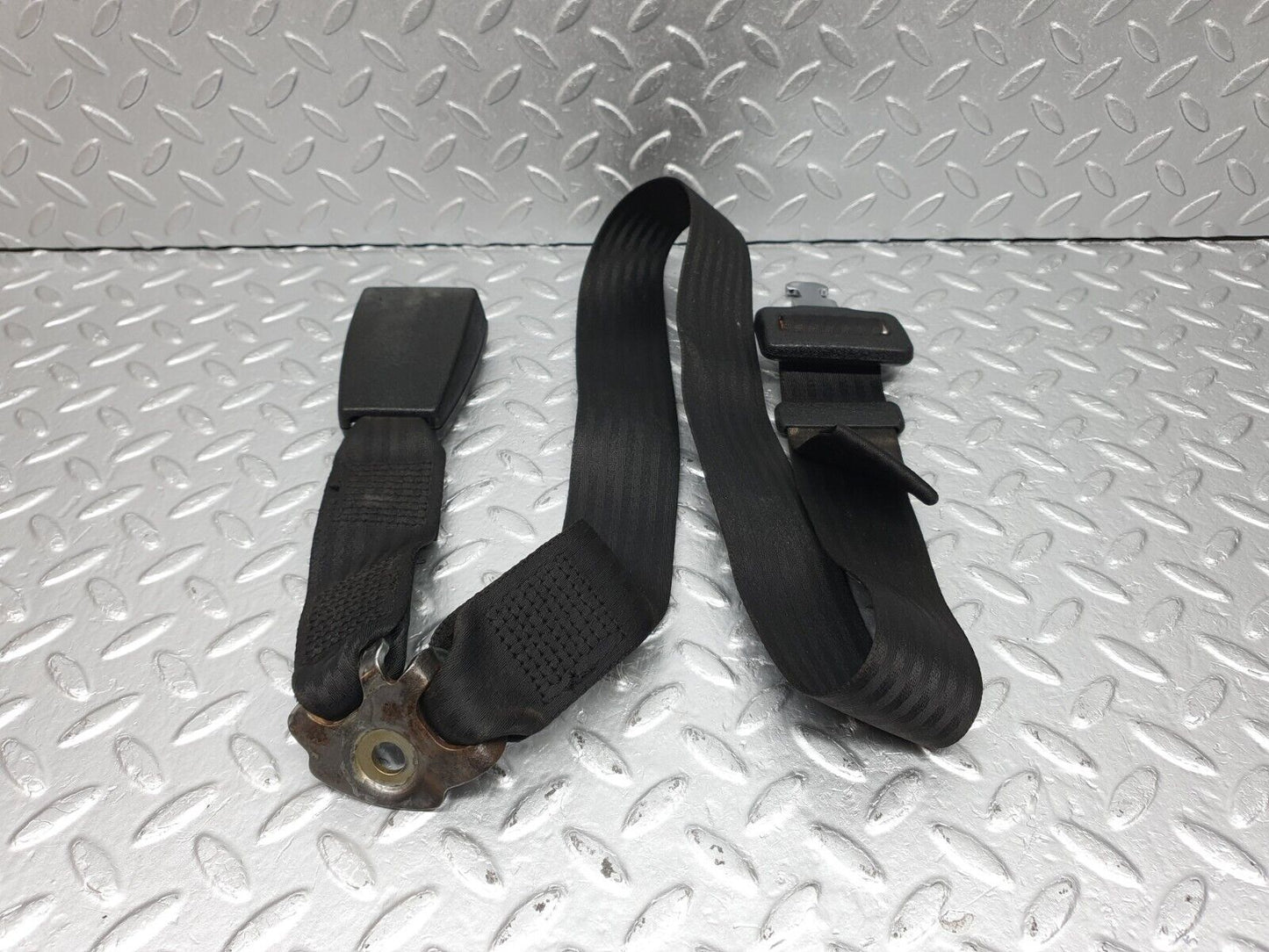 40820 Mercedes-Benz W123 300D Rear Seat Belt Set With Buckles 1238607885 1238607185 1238604969