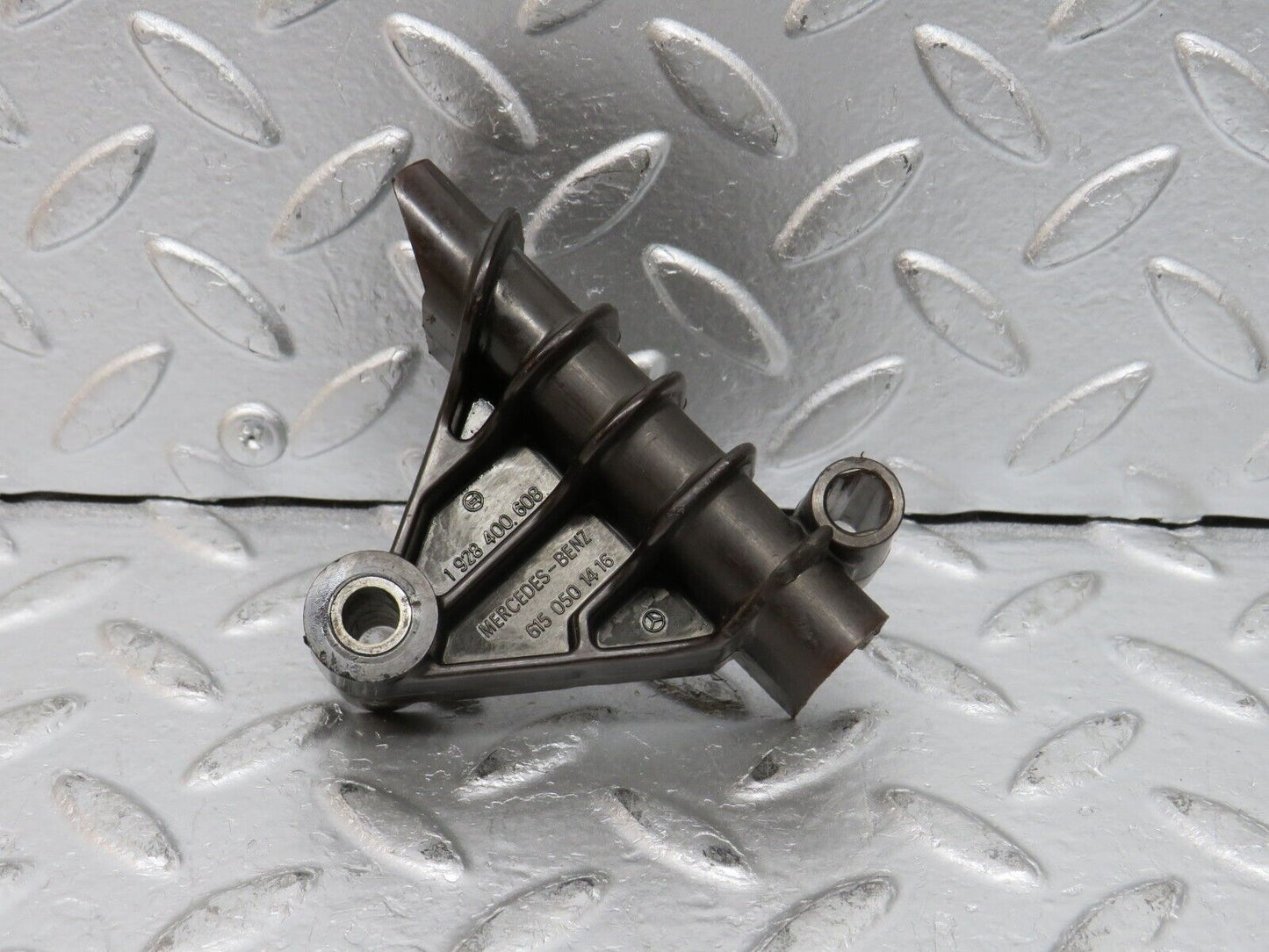 0885 Mercedes-Benz W123 240D Timing Chain Guide Rail 6150501416