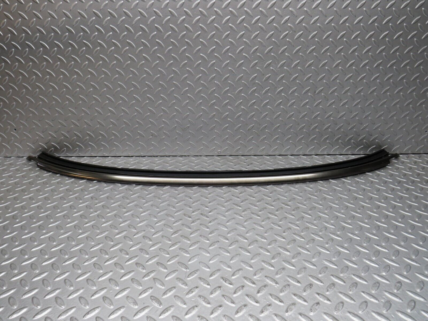 37889 Mercedes-Benz A124 320E Cabriolet Windscreen Top Moulding Trim