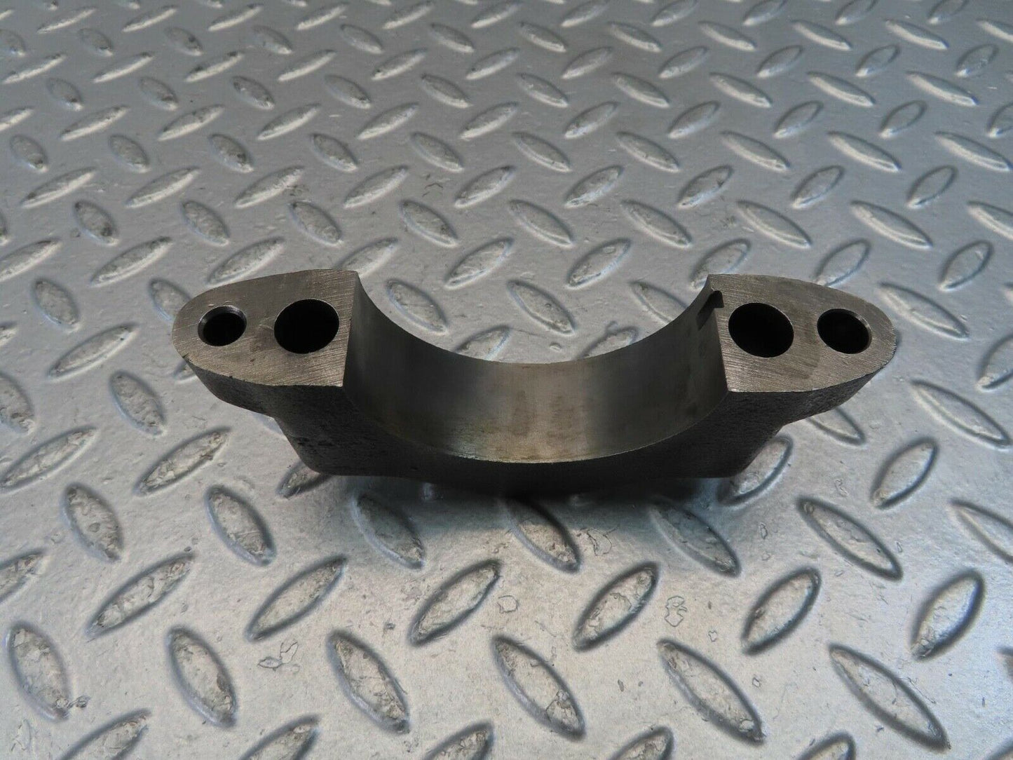 10990 Mercedes-Benz W115 220D Crankshaft Bearing Holder Block 6150110111