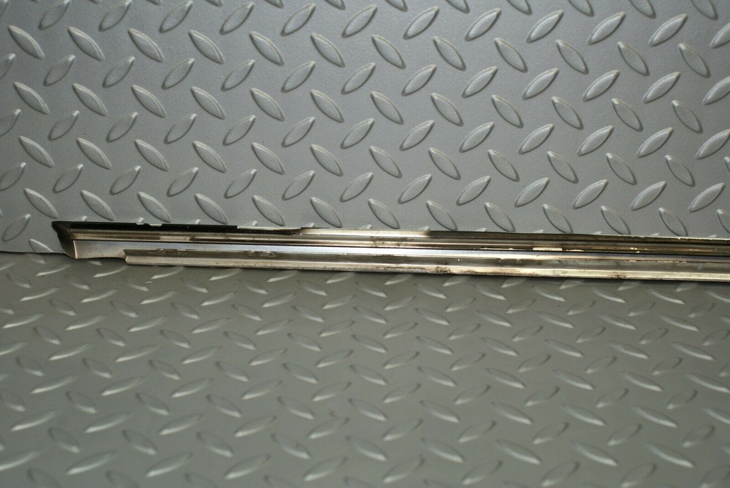 3126 Mercedes-Benz W115 220D Front Left Door Chrome Moulding Trim