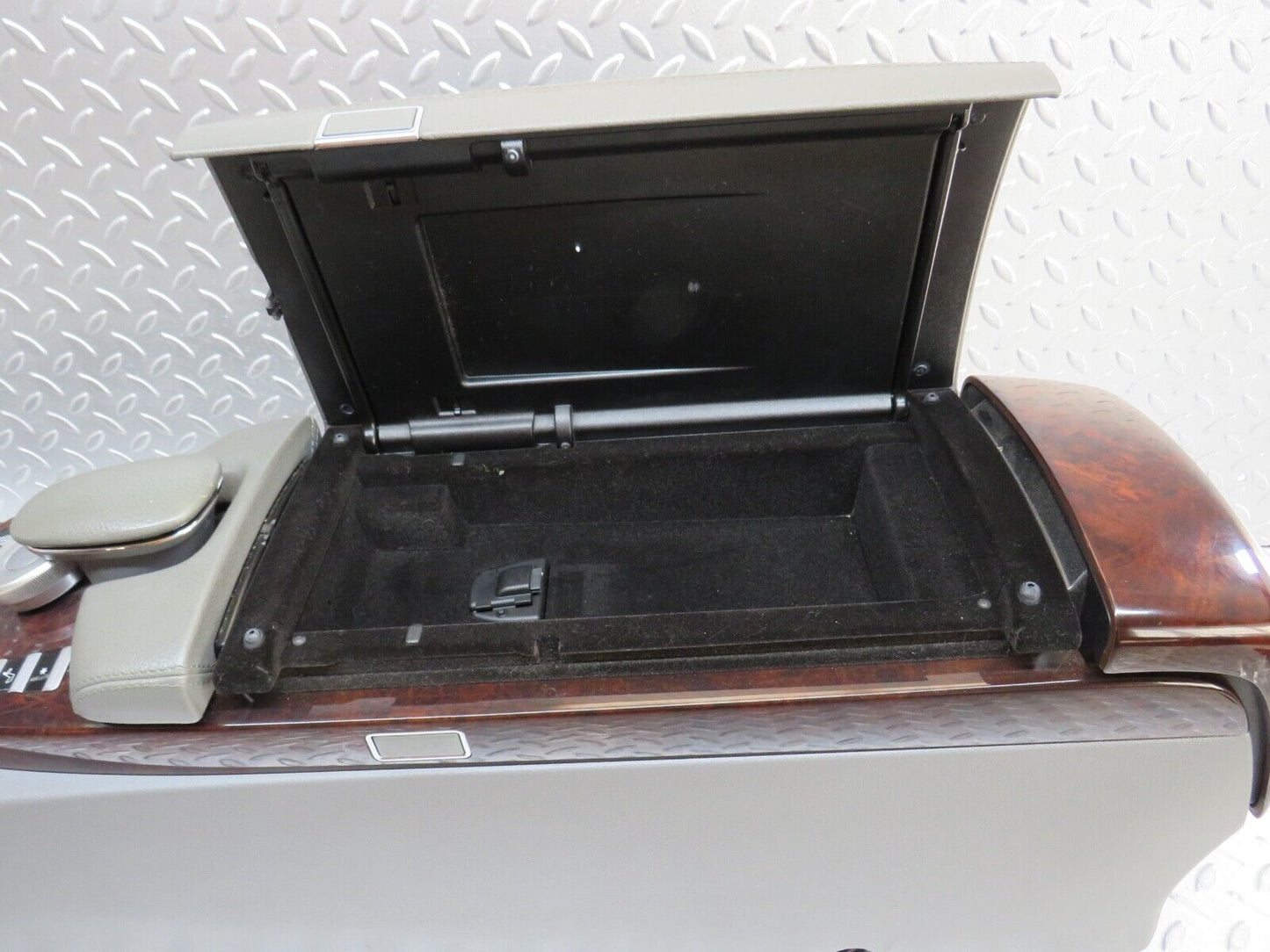 35124 Mercedes-Benz W221 Centre Console