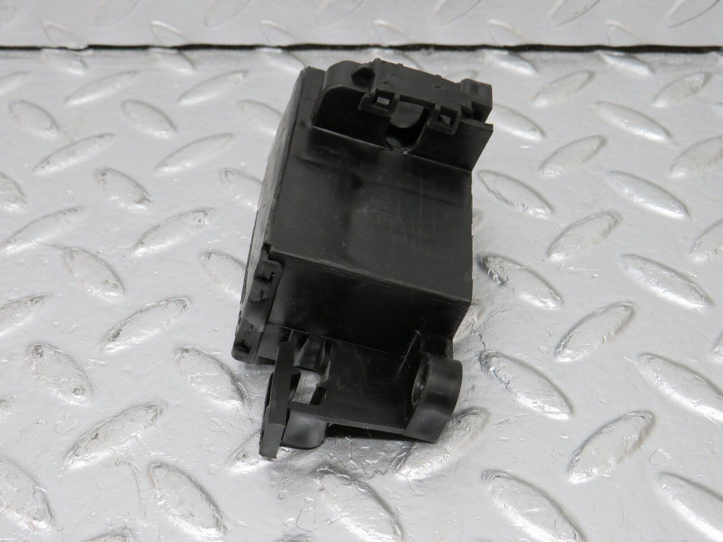 34423 Mercedes-Benz C126 380SEC Cable Wire Distributor Connector 1040030407