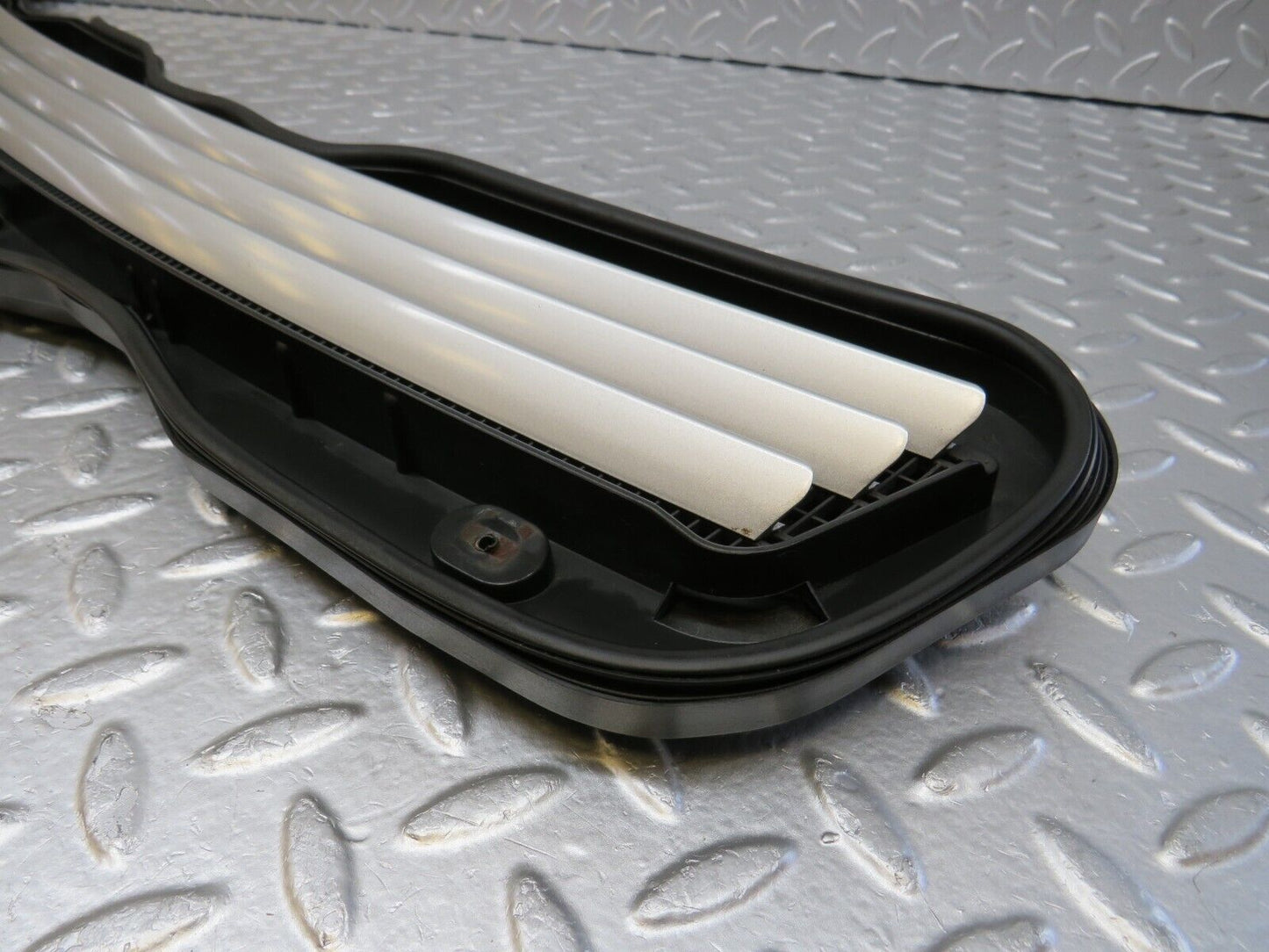34711 Mercedes-Benz W210 320E Bonnet Upper Grill 2108800805