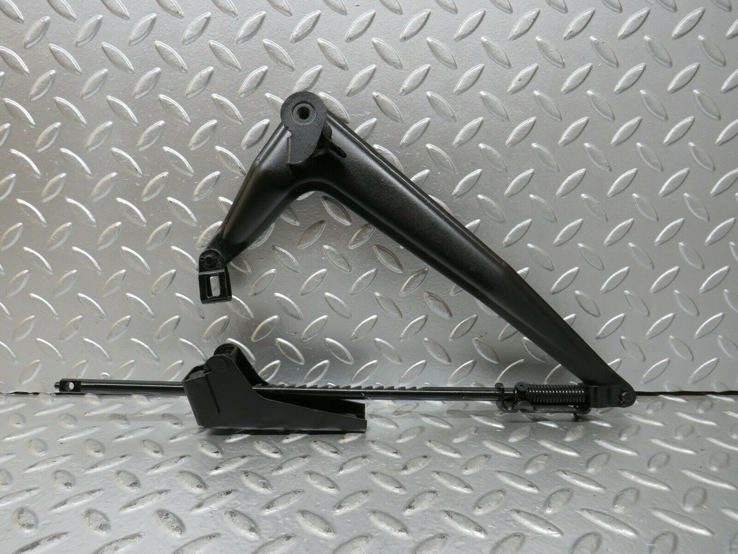 23609 Mercedes-Benz W114 280E Handbrake Regulator