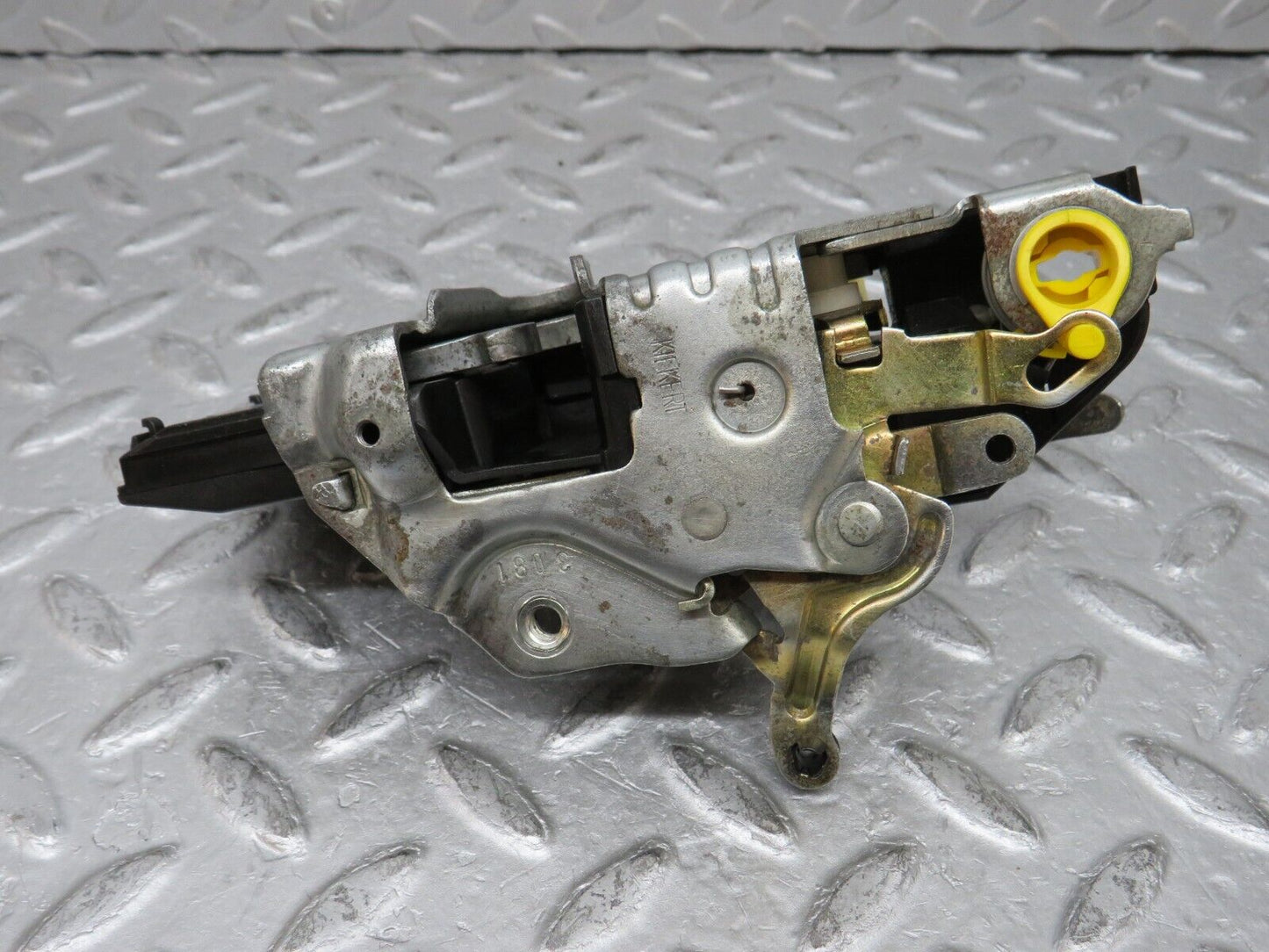 37809 Mercedes-Benz A124 320E Cabriolet Left Door Lock Mechanism 1248213551